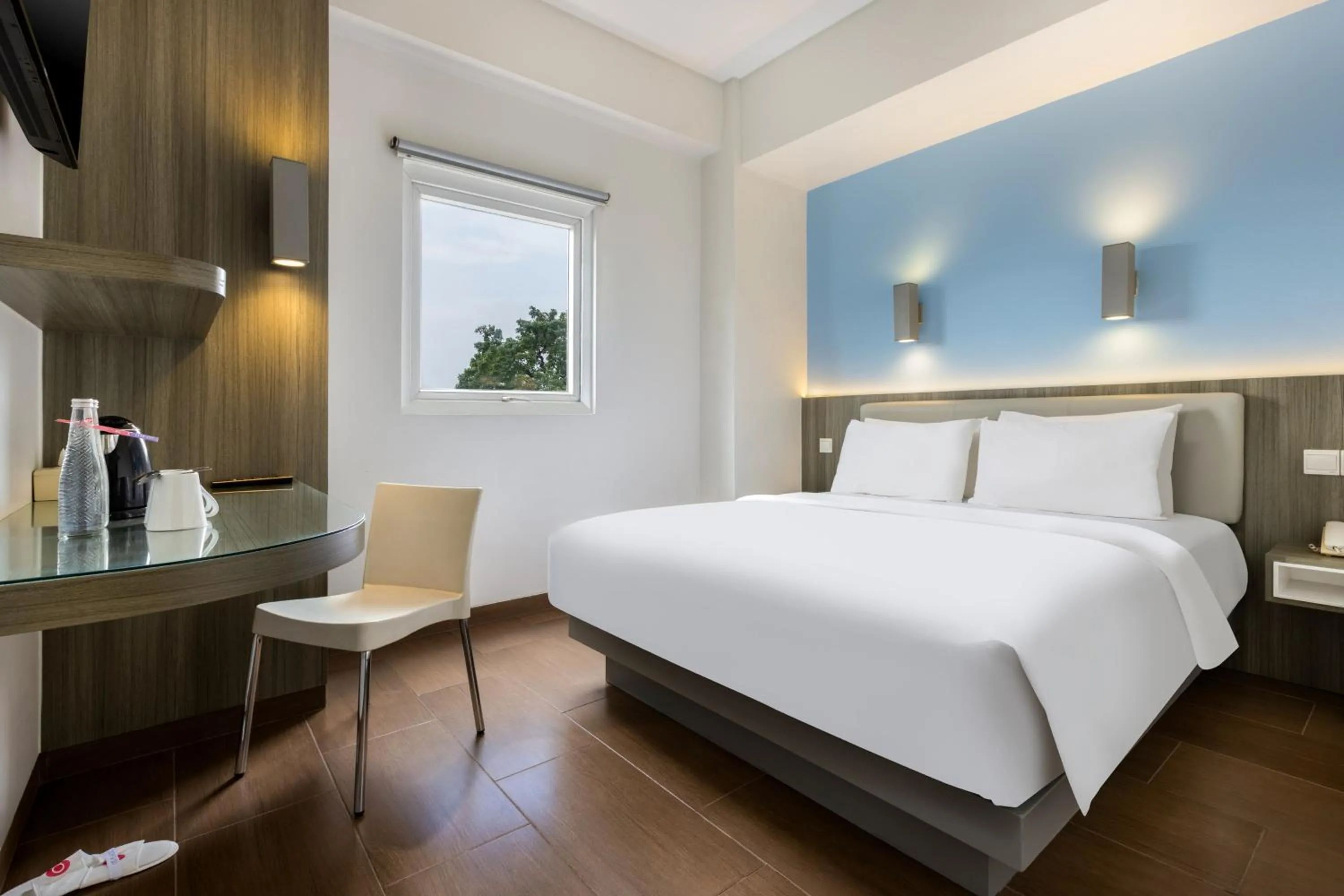 Bedroom, Bed in Amaris Hotel Cihampelas