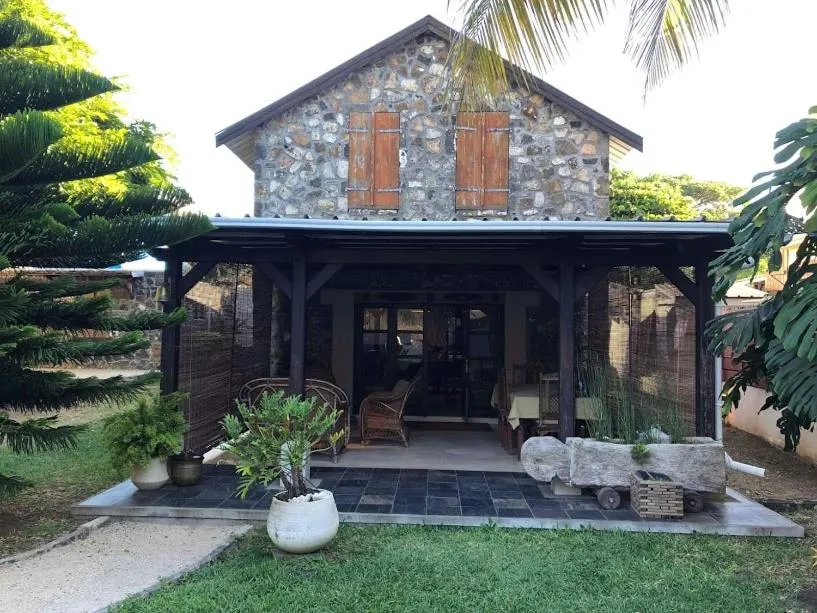 Facade/entrance in La grange de G.