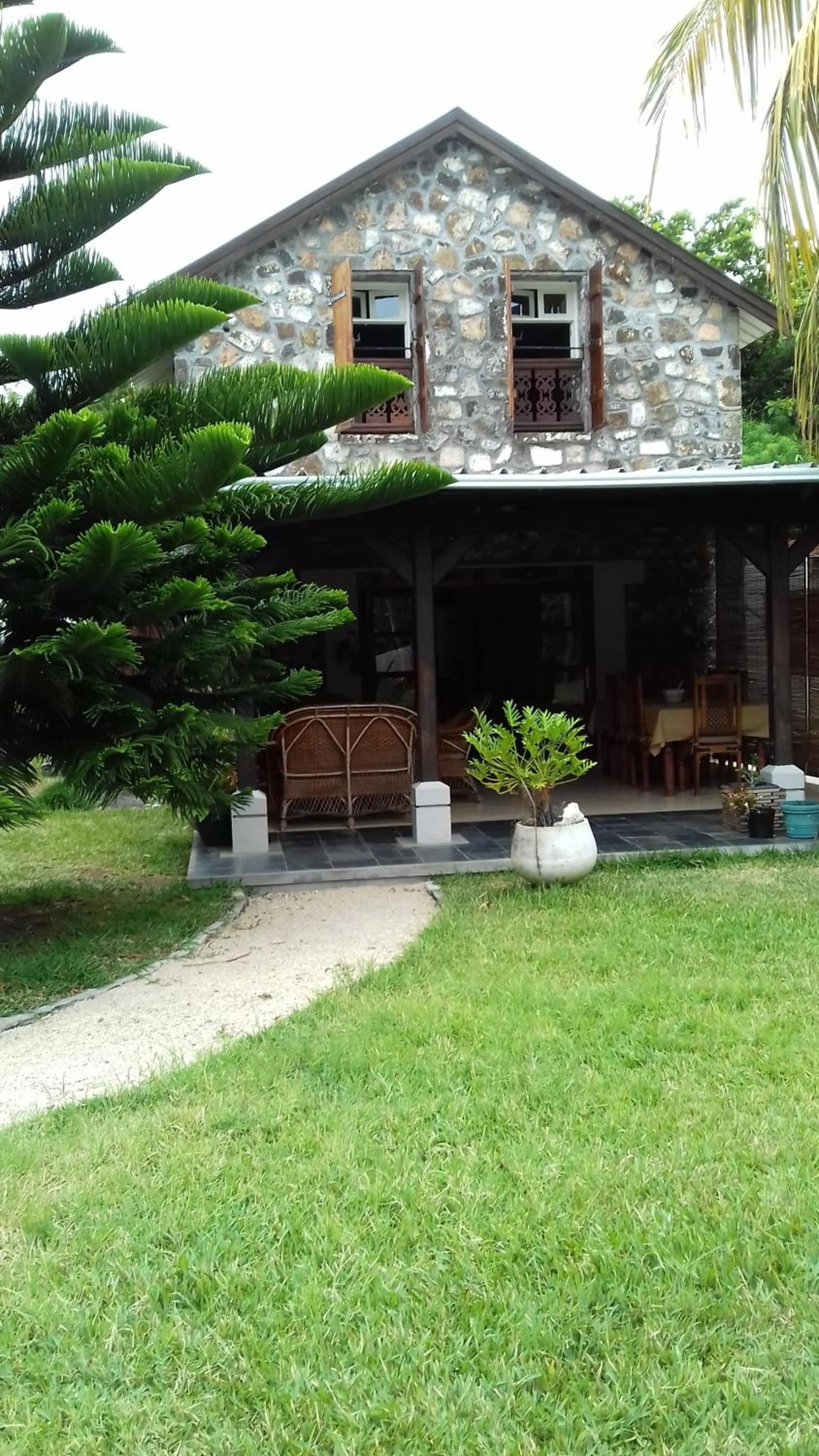 Facade/entrance in La grange de G.