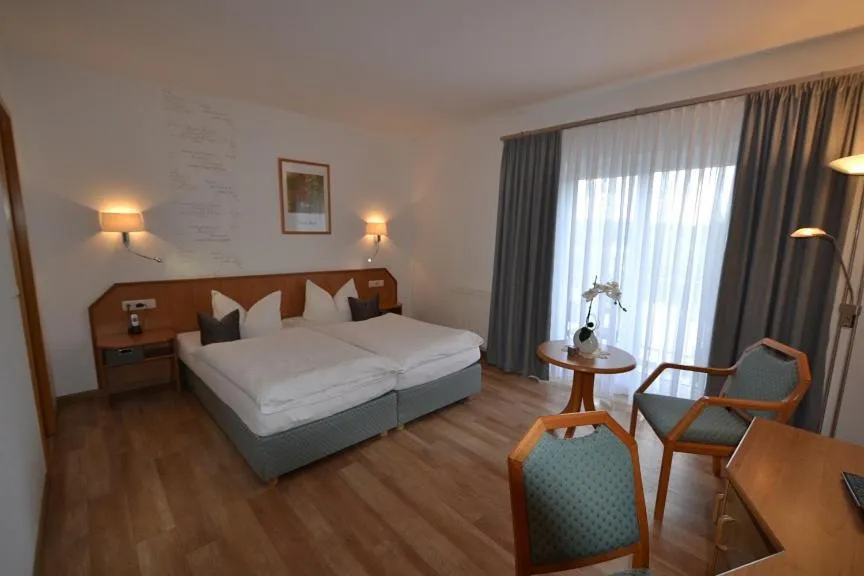 Photo of the whole room, Bed in Hotel & Restaurant Zur Linde