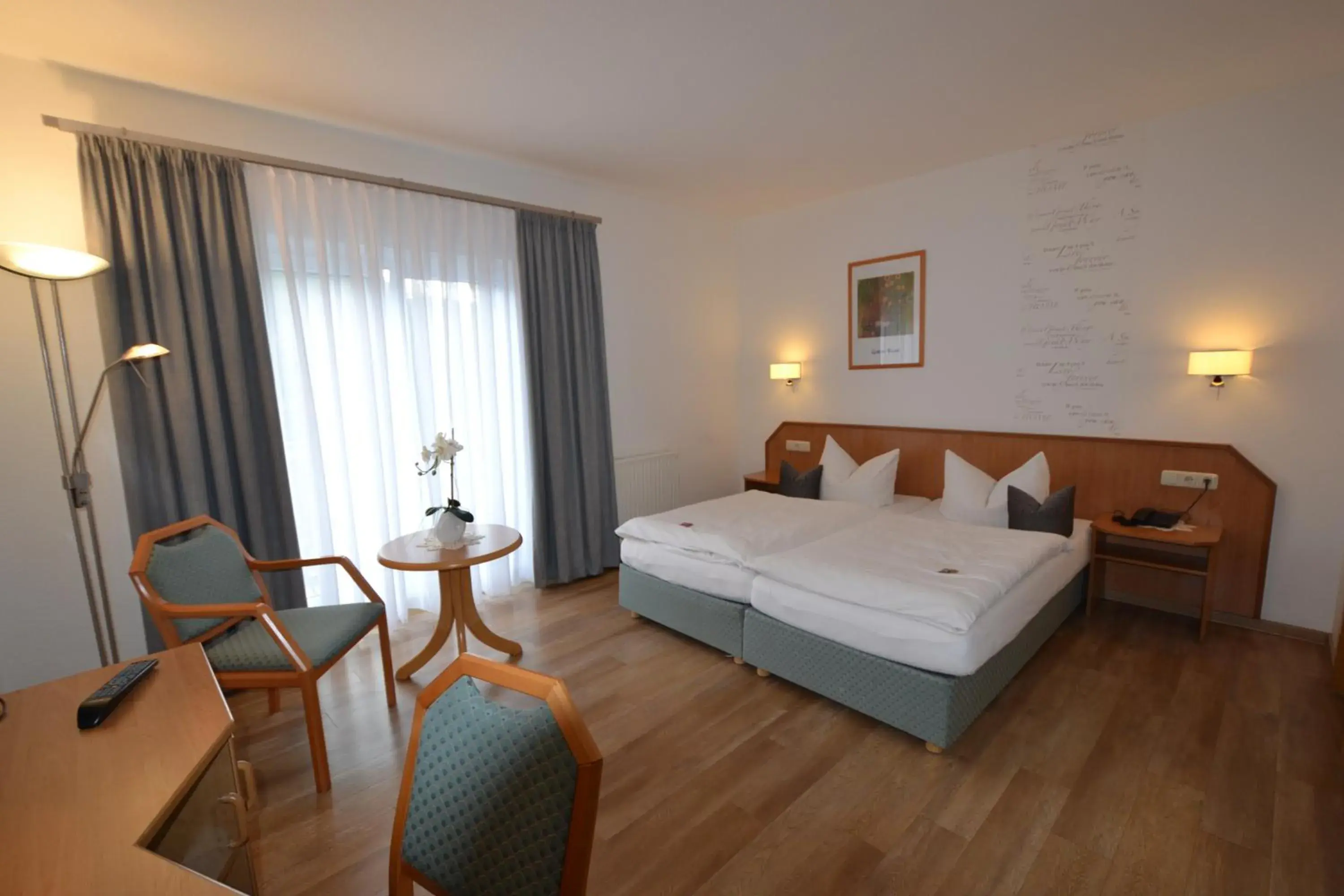 Twin Room with Balcony in Hotel & Restaurant Zur Linde Twin Room with Balcony in Hotel & Restaurant Zur Linde