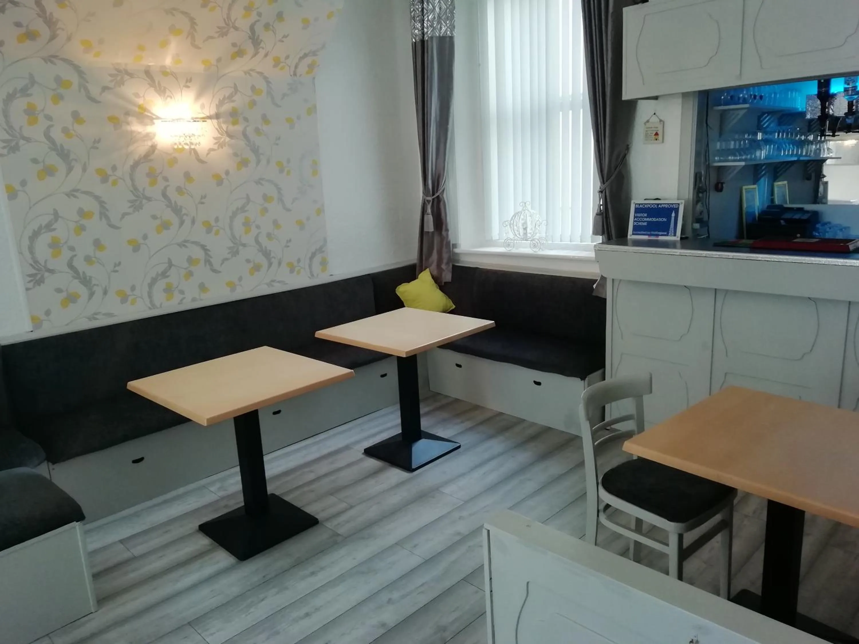 Lounge or bar in The Shining Diamond