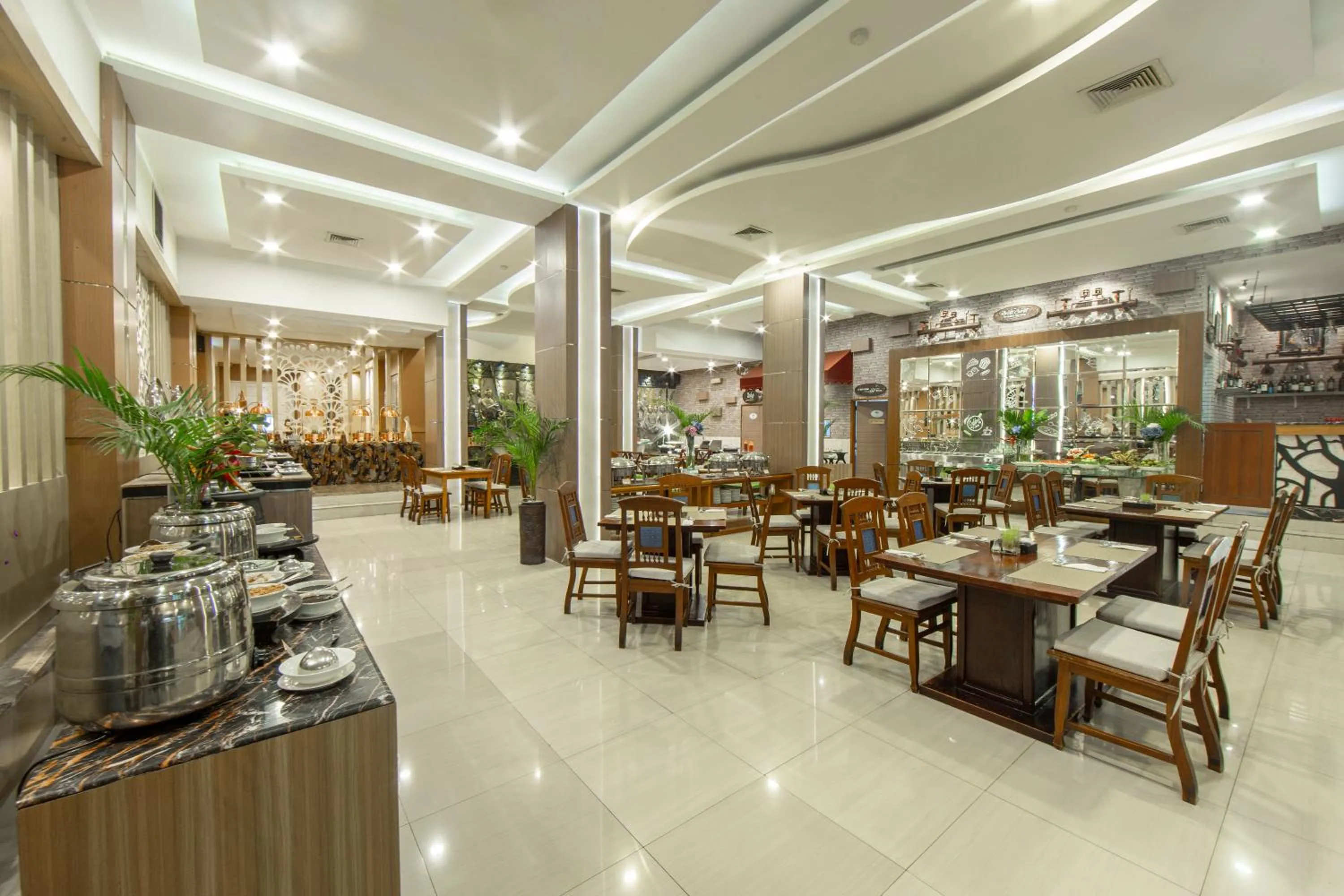 Restaurant/places to eat in Grand Inna Tunjungan Hotel Surabaya