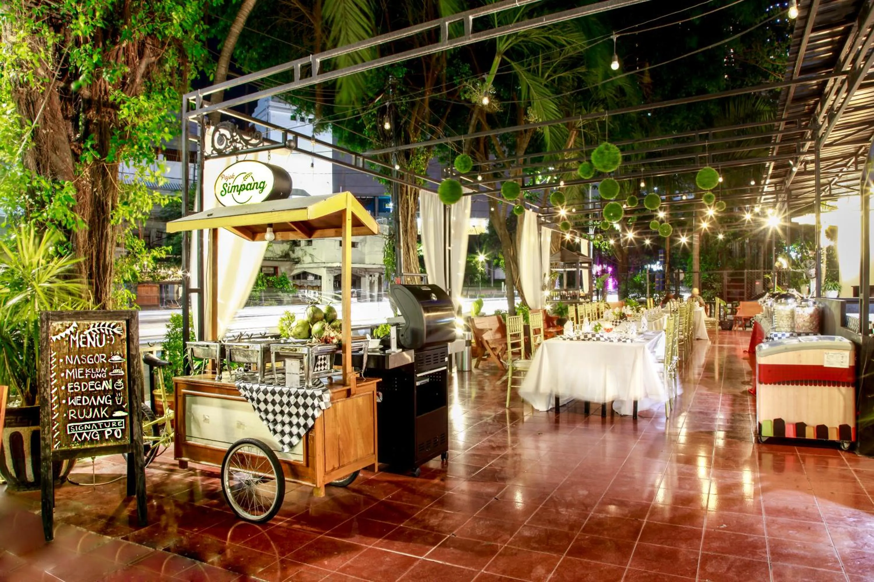 Restaurant/places to eat in Grand Inna Tunjungan Hotel Surabaya