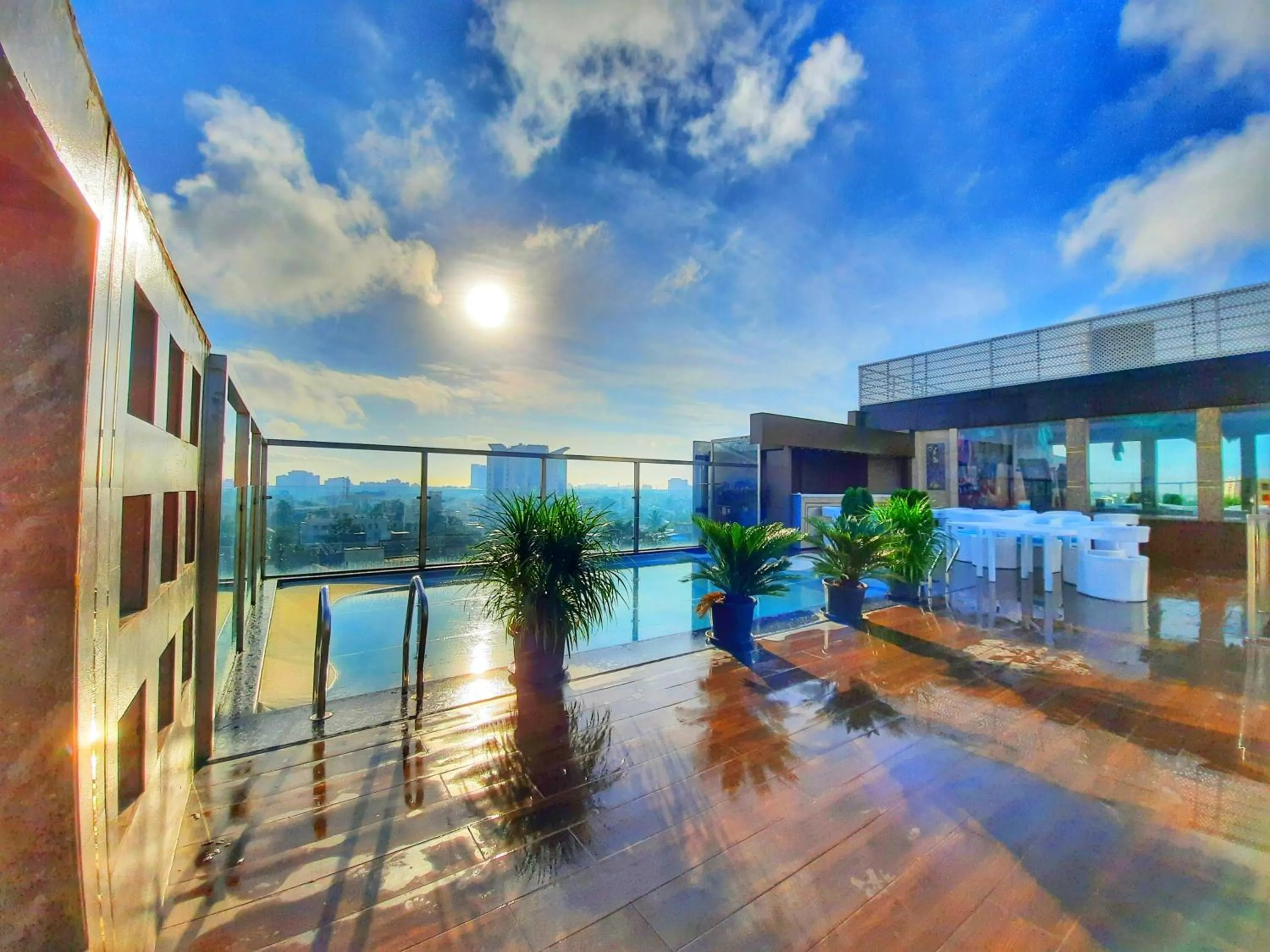 Swimming pool in Quality Inn Sabari