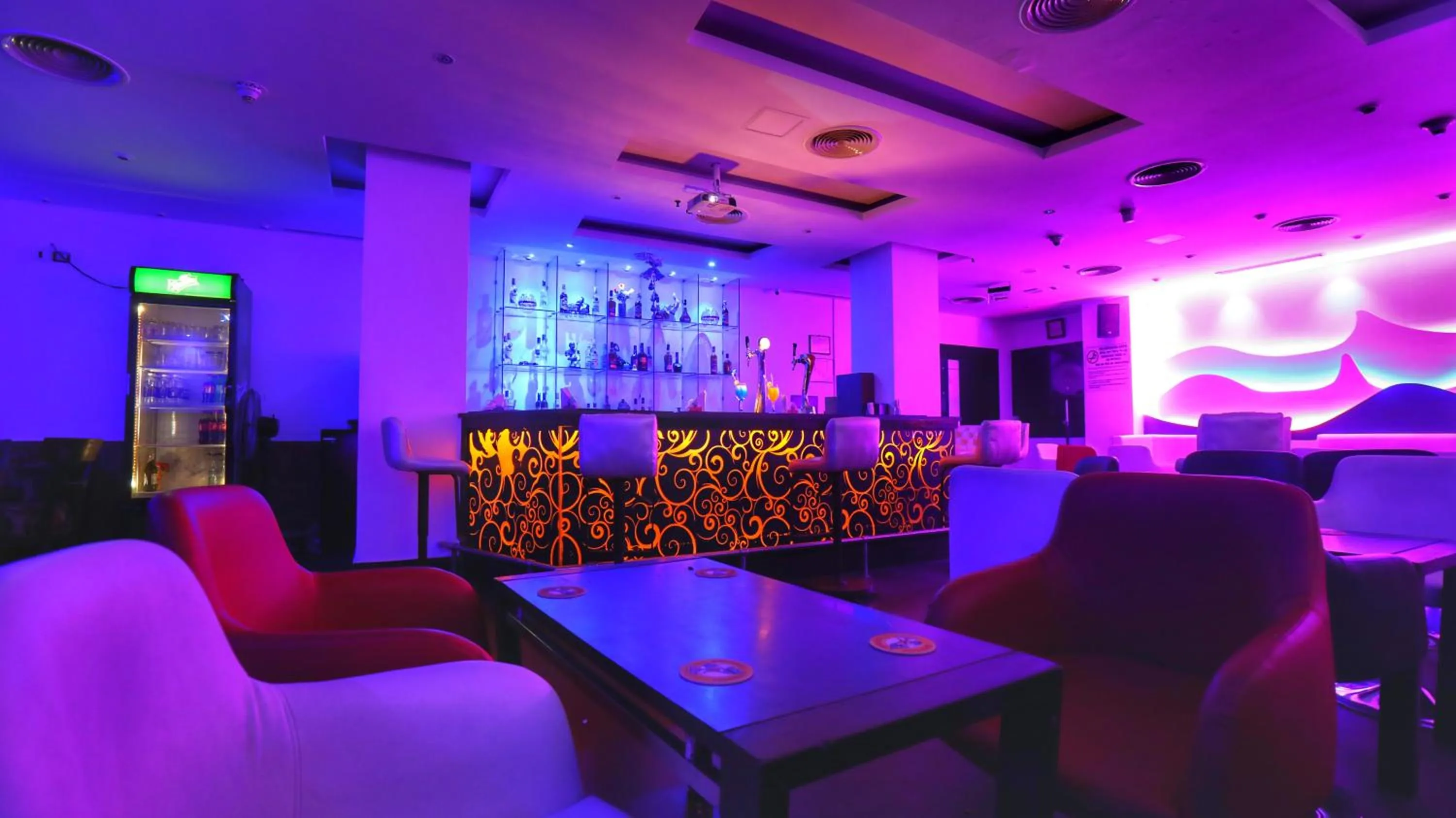 Lounge or bar in Quality Inn Sabari