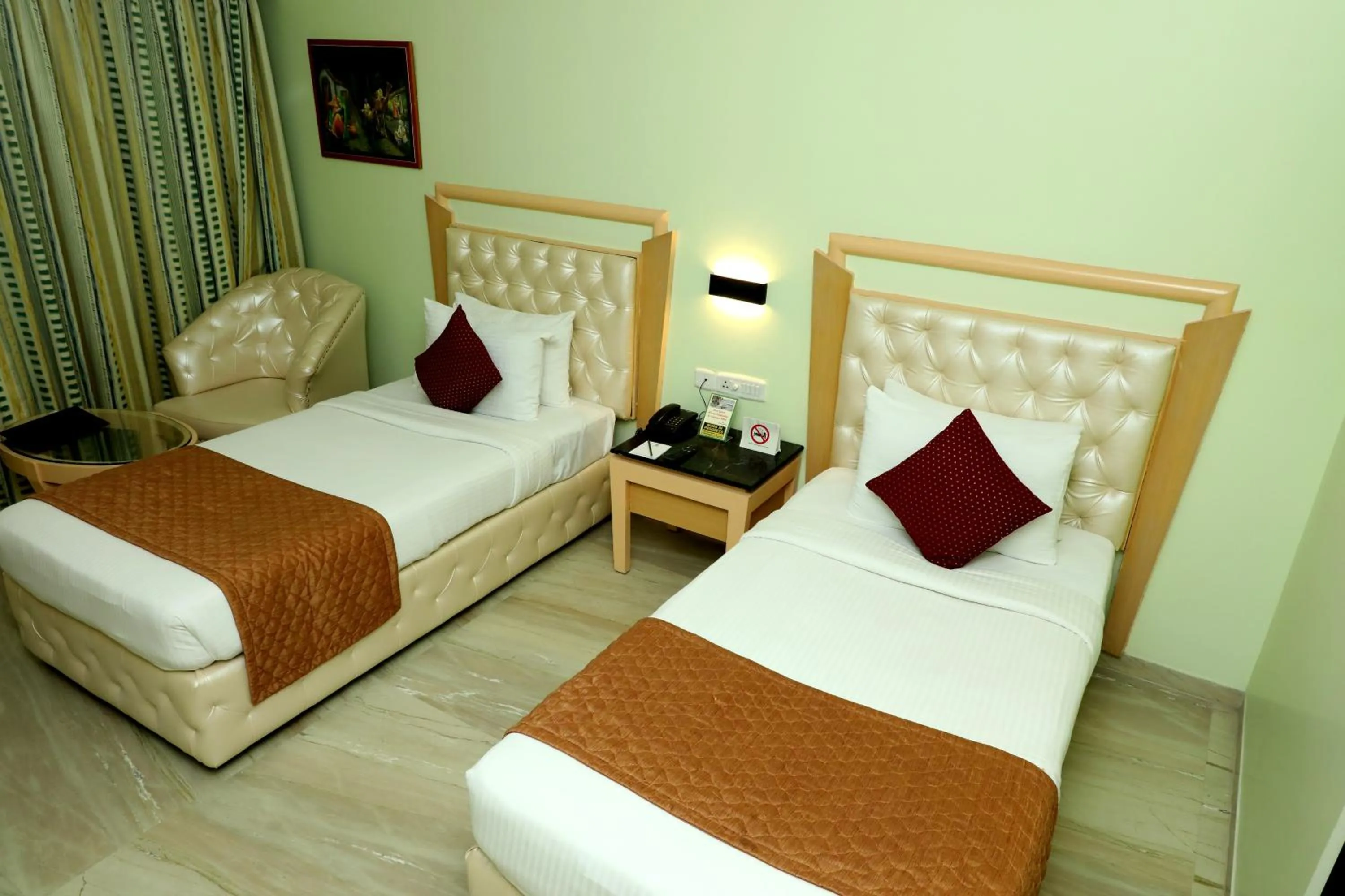 Bed in Quality Inn Sabari