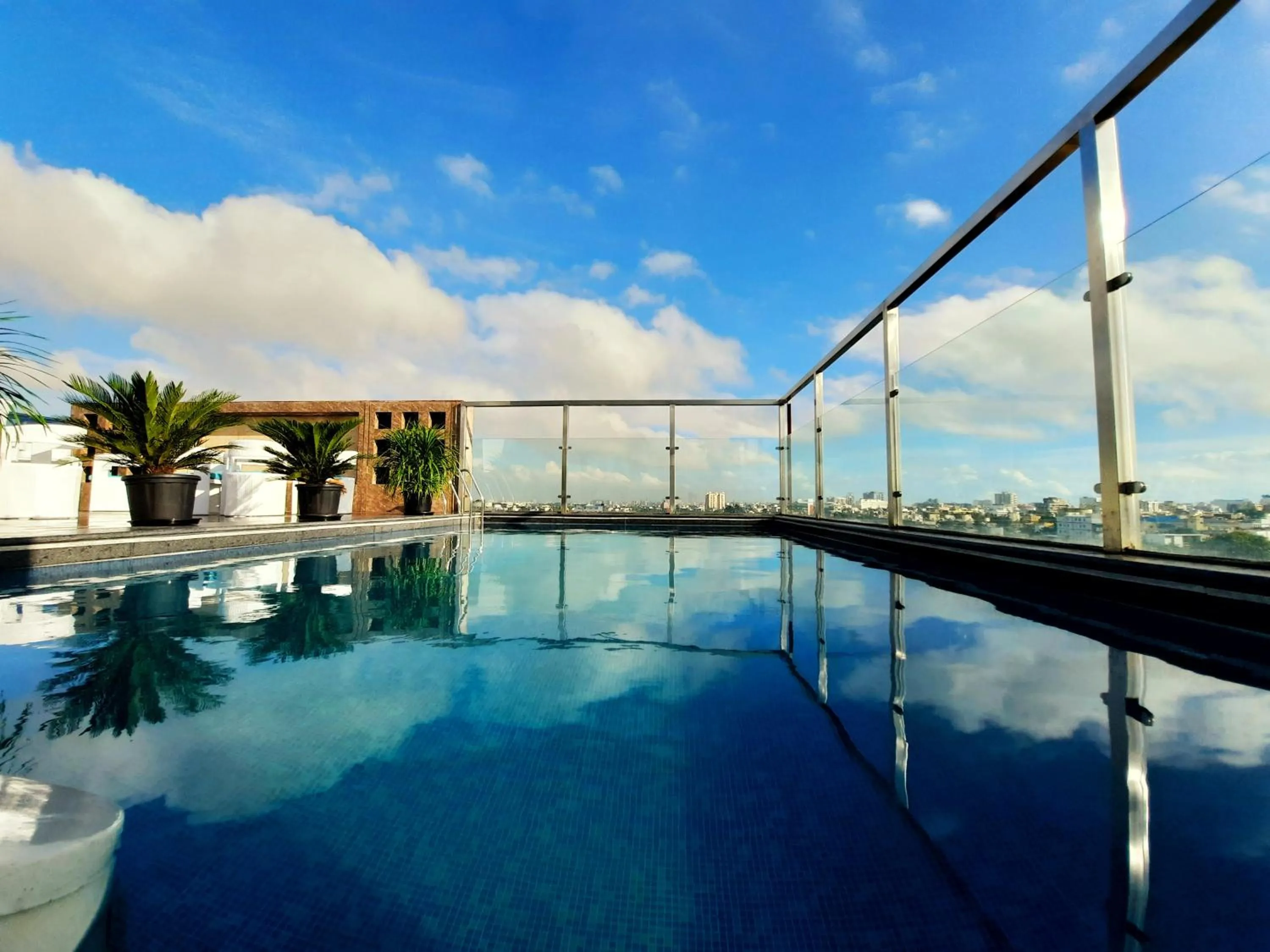 Swimming pool in Quality Inn Sabari