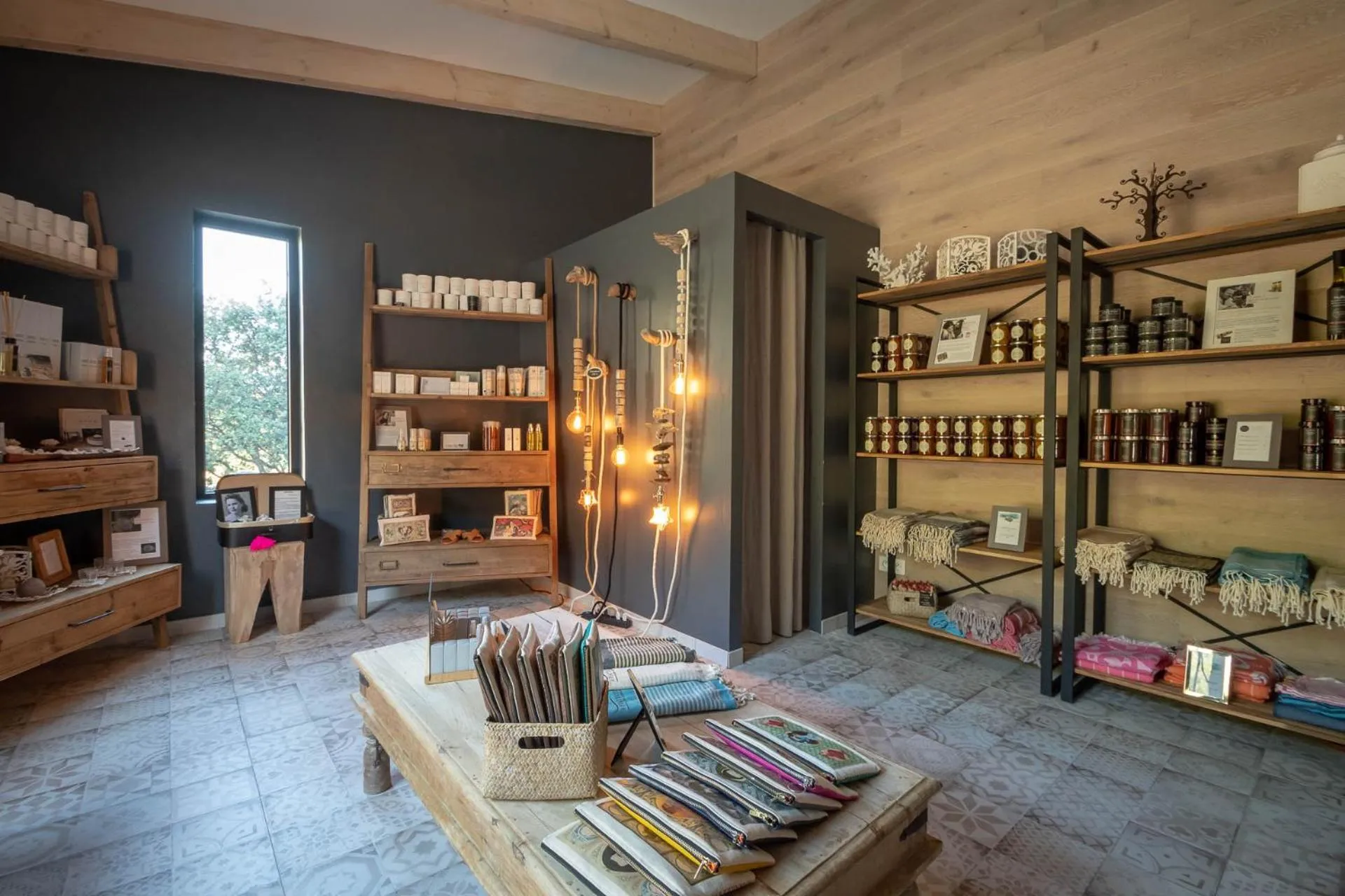 On-site shops in Hotel A Piattatella