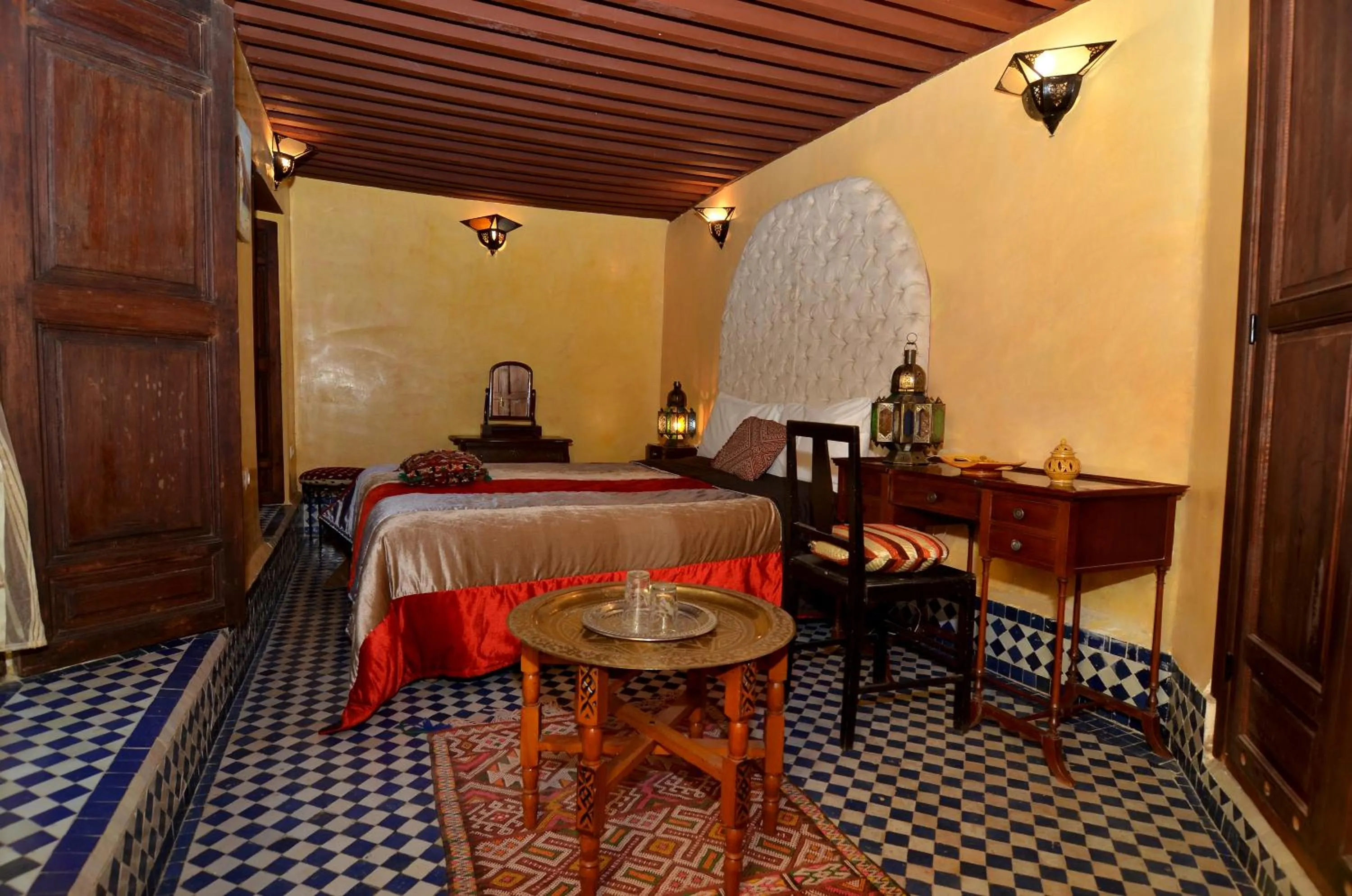 Bed in Riad Le Patio De Fes