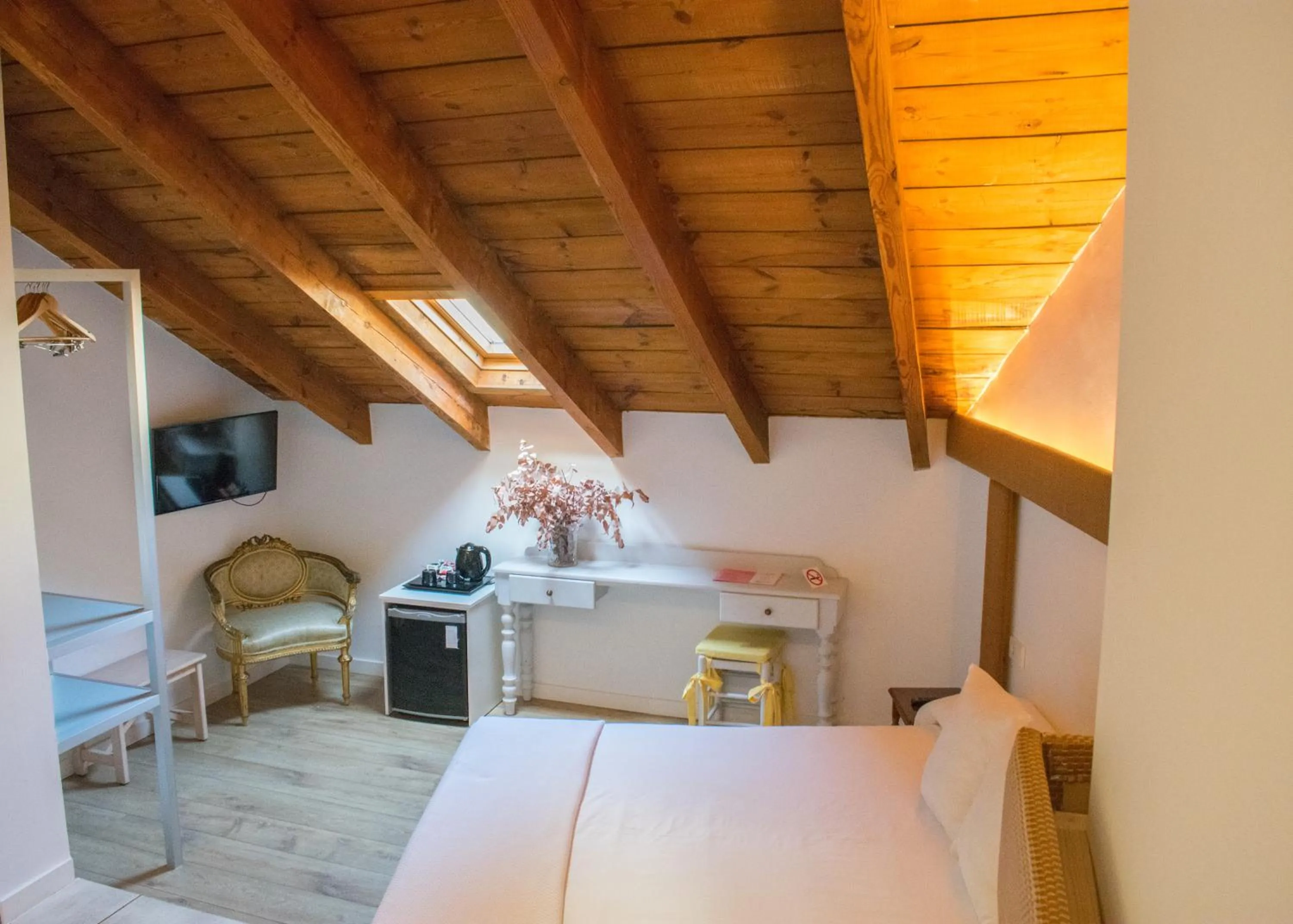 Photo of the whole room, Bed in Les Monges Palace Boutique