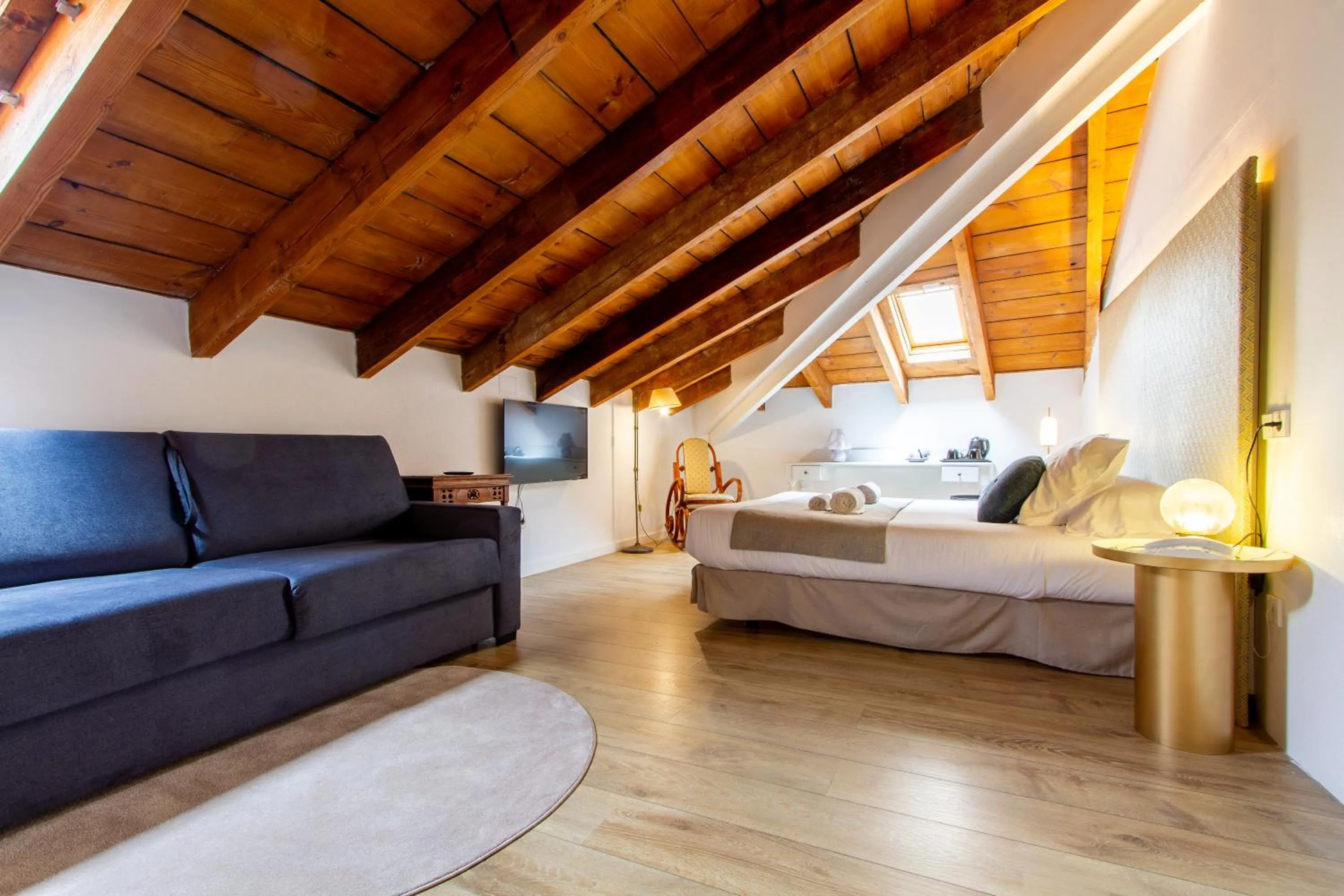 Photo of the whole room, Bed in Les Monges Palace Boutique