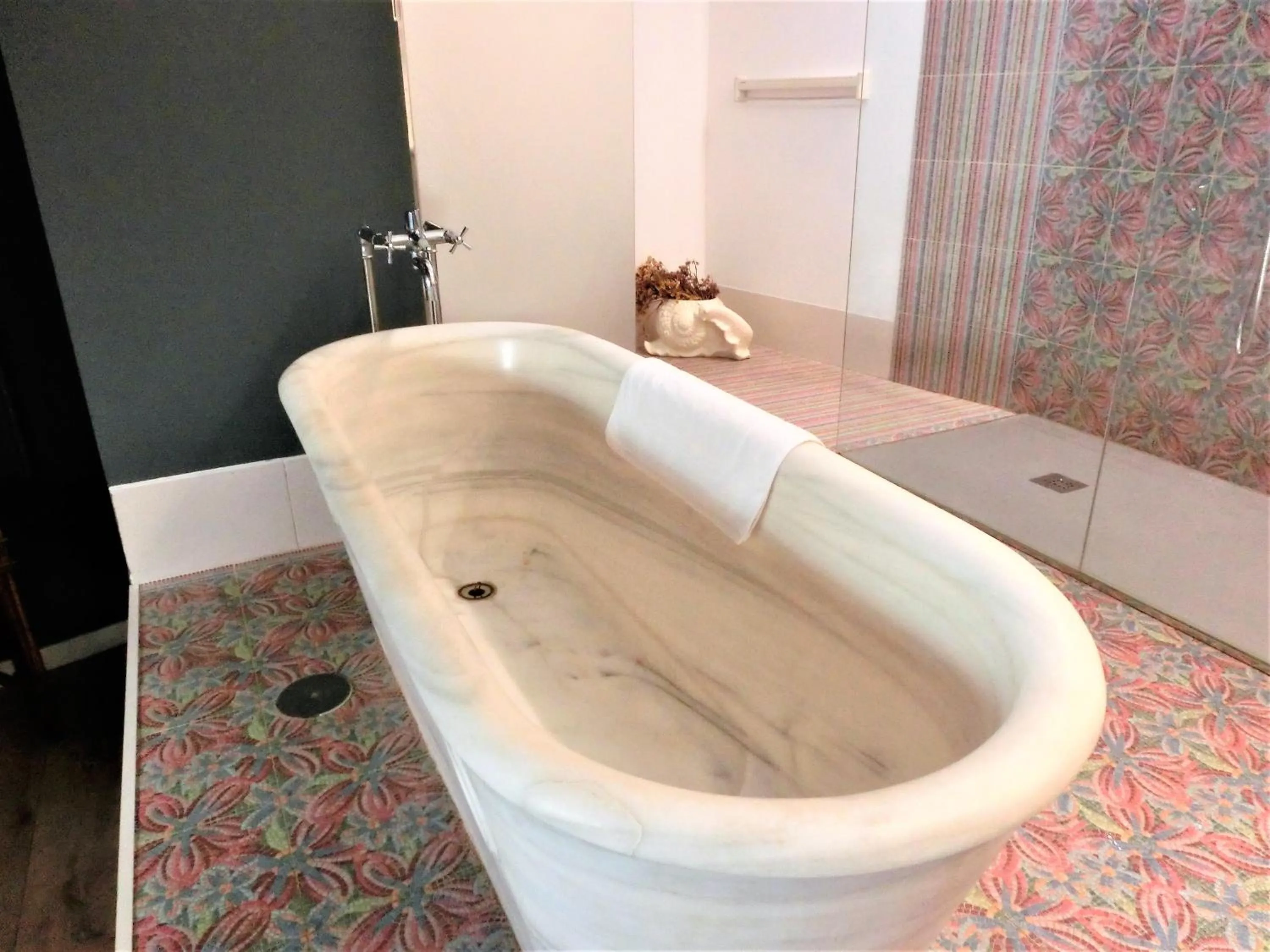 Bath in Les Monges Palace Boutique