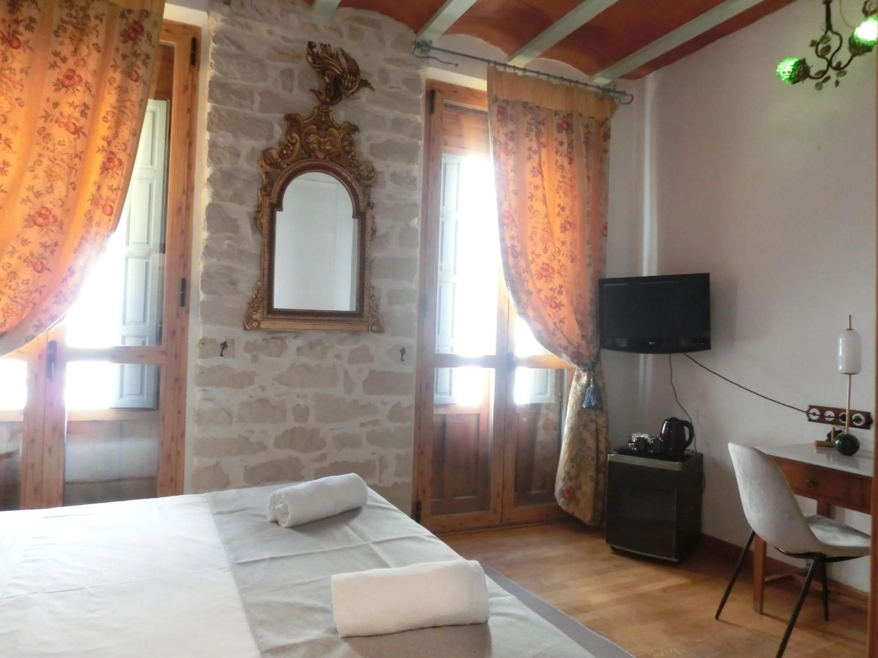 Photo of the whole room, Bed in Les Monges Palace Boutique