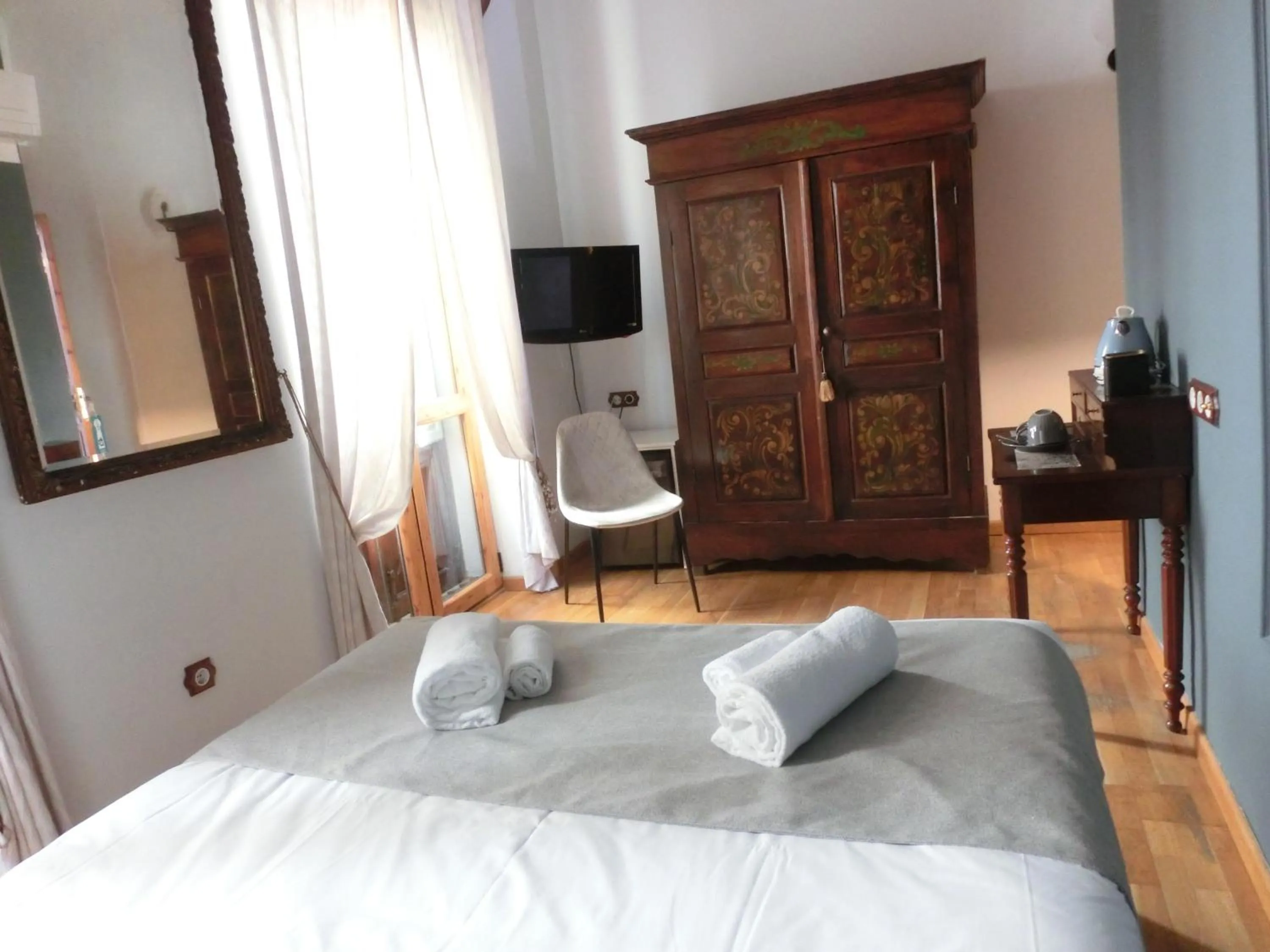 Photo of the whole room, Bed in Les Monges Palace Boutique