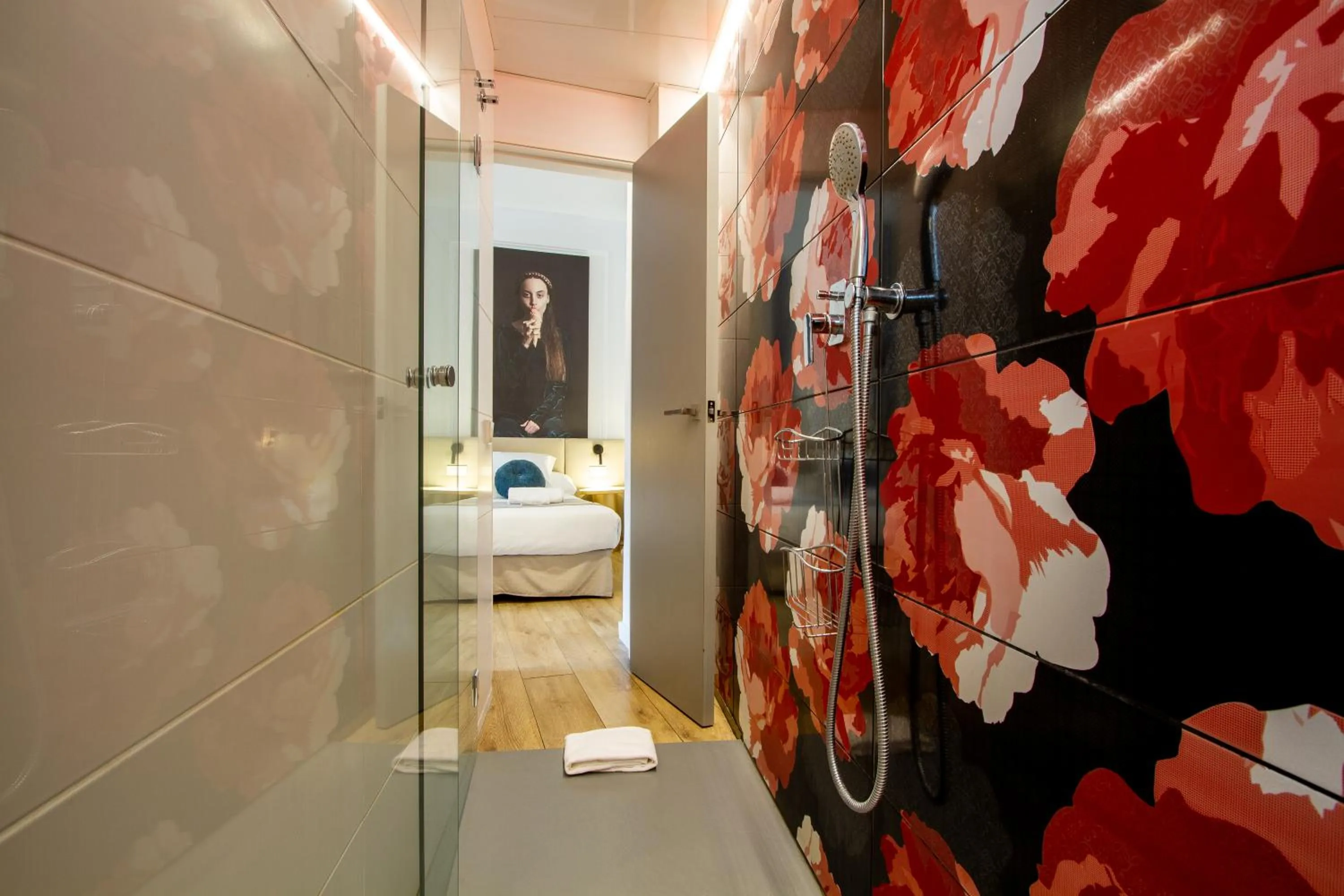 Shower, Bed in Les Monges Palace Boutique