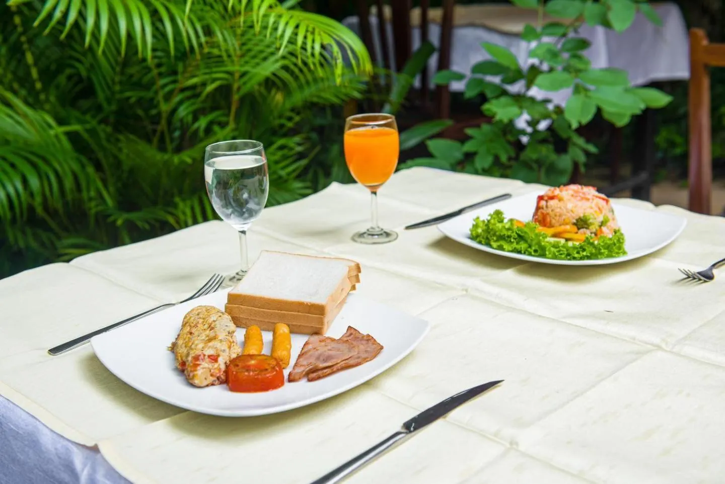 Restaurant/places to eat in Marirath Boutique Hotel