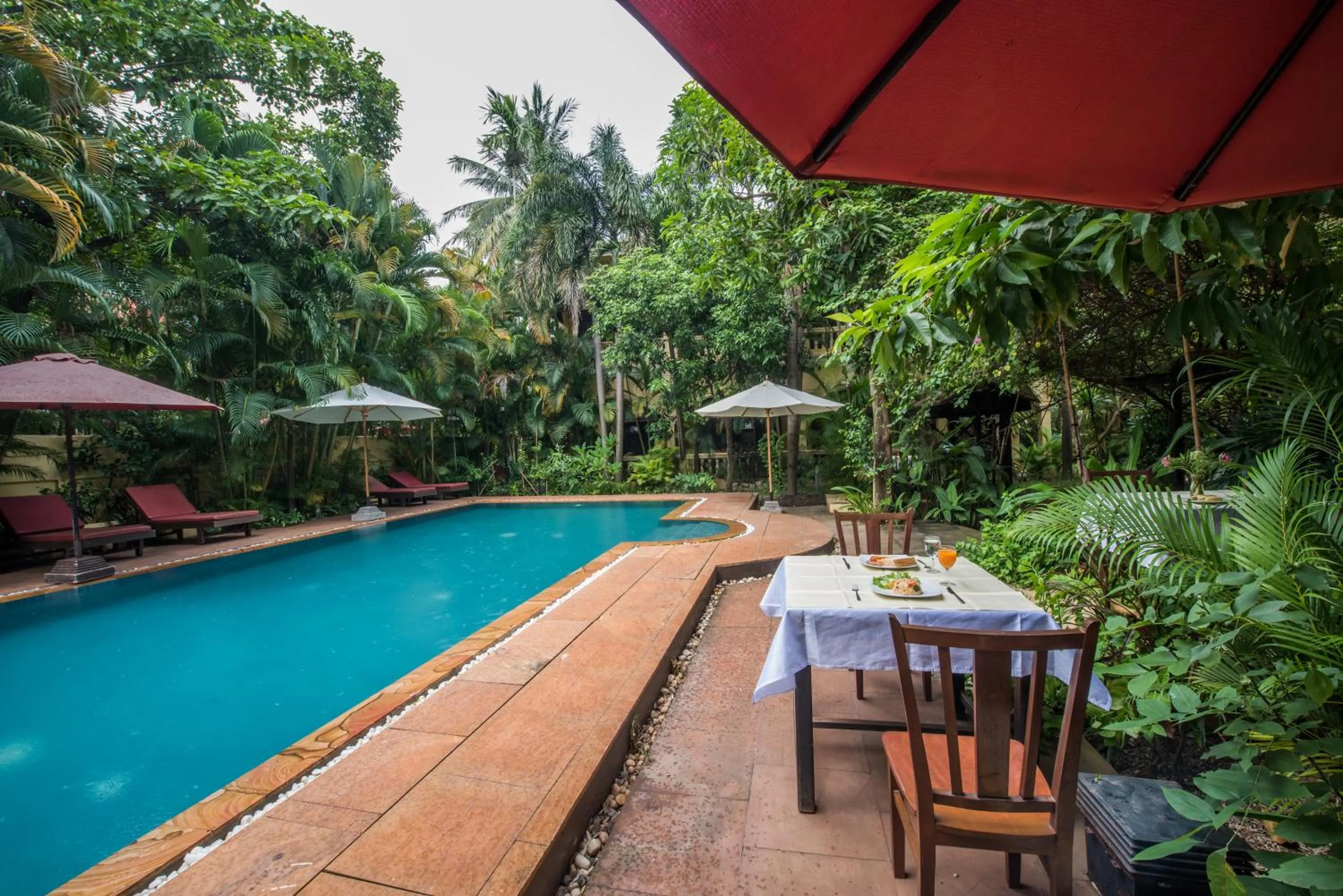 Restaurant/places to eat in Marirath Boutique Hotel