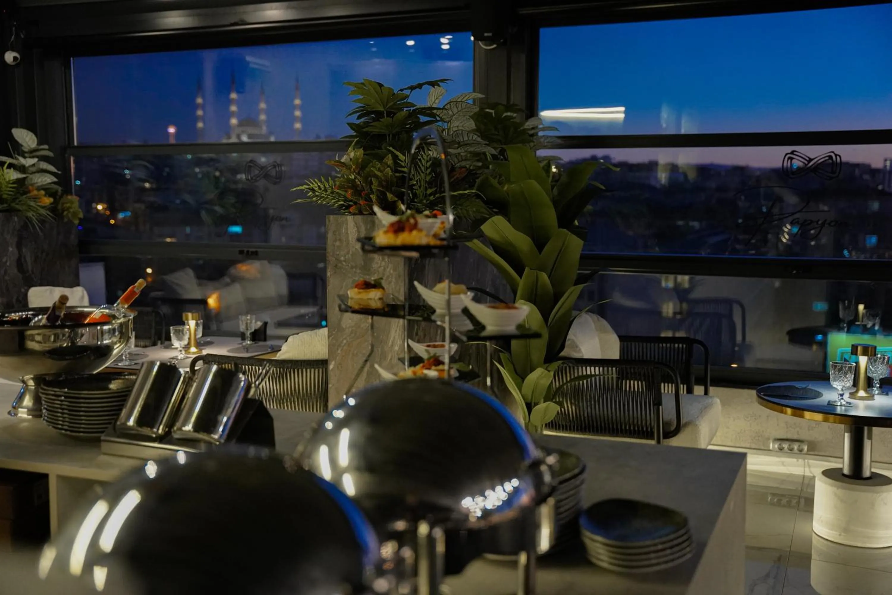 Lounge or bar in New Park Hotel