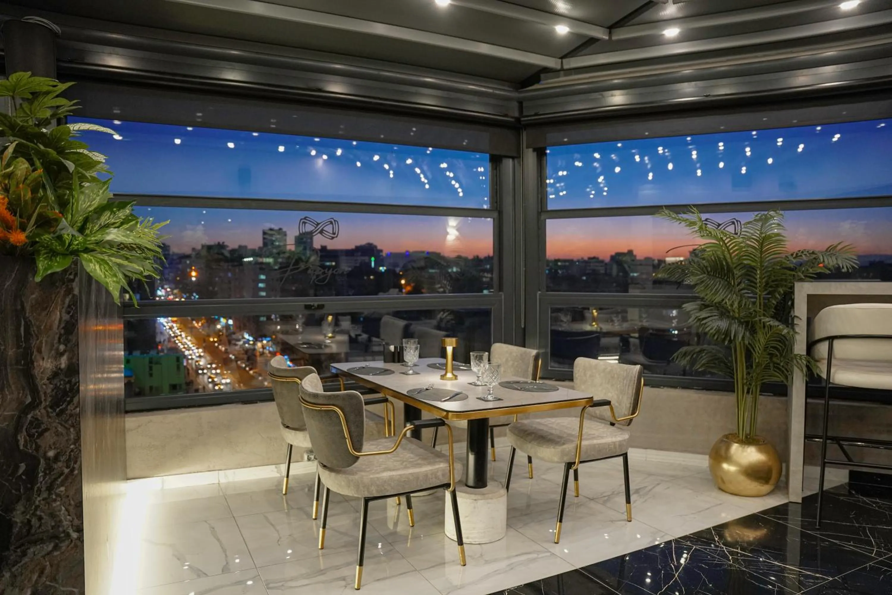 Lounge or bar in New Park Hotel