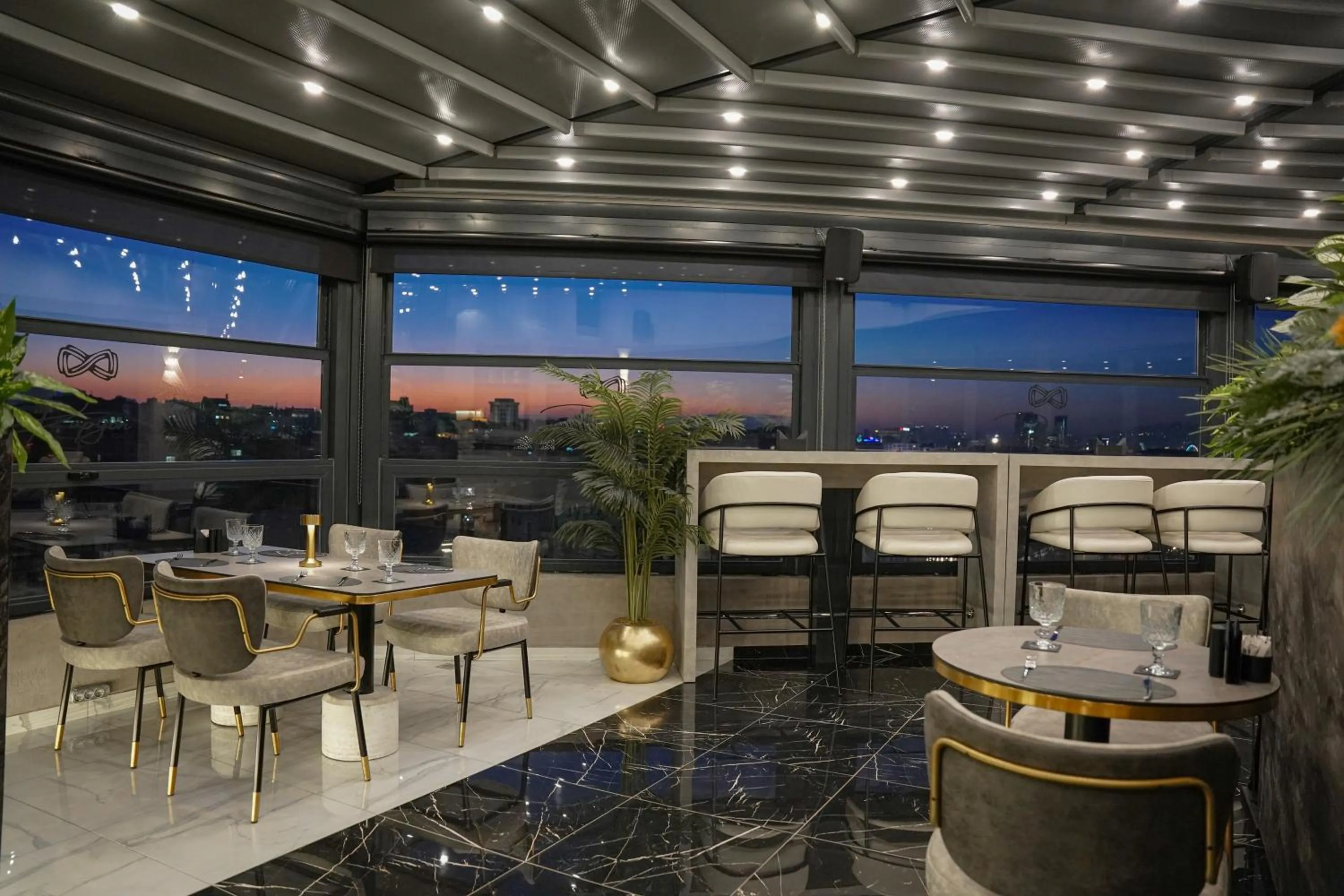 Lounge or bar in New Park Hotel