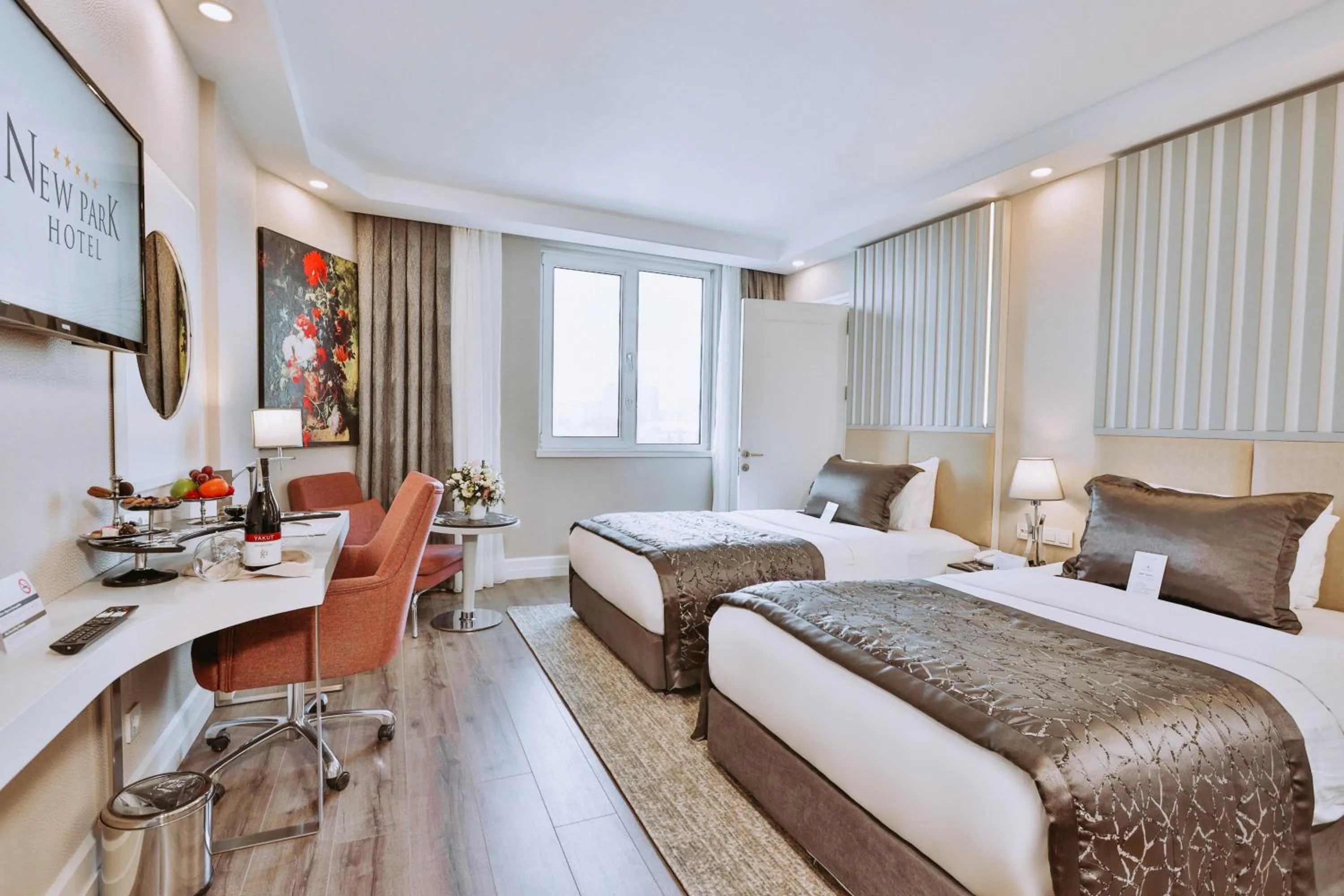 Communal lounge/ TV room, Bed in New Park Hotel