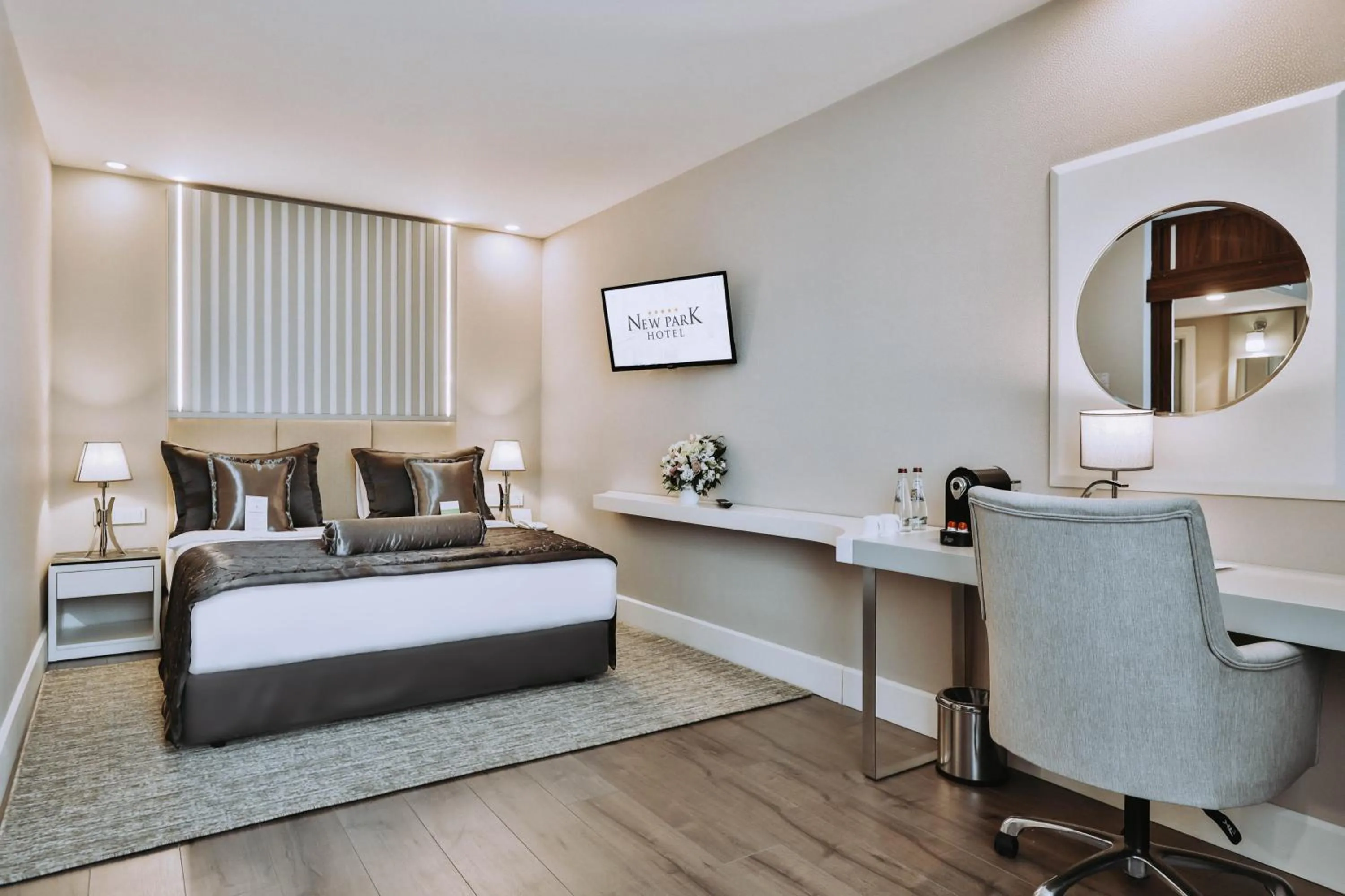 Bed in New Park Hotel