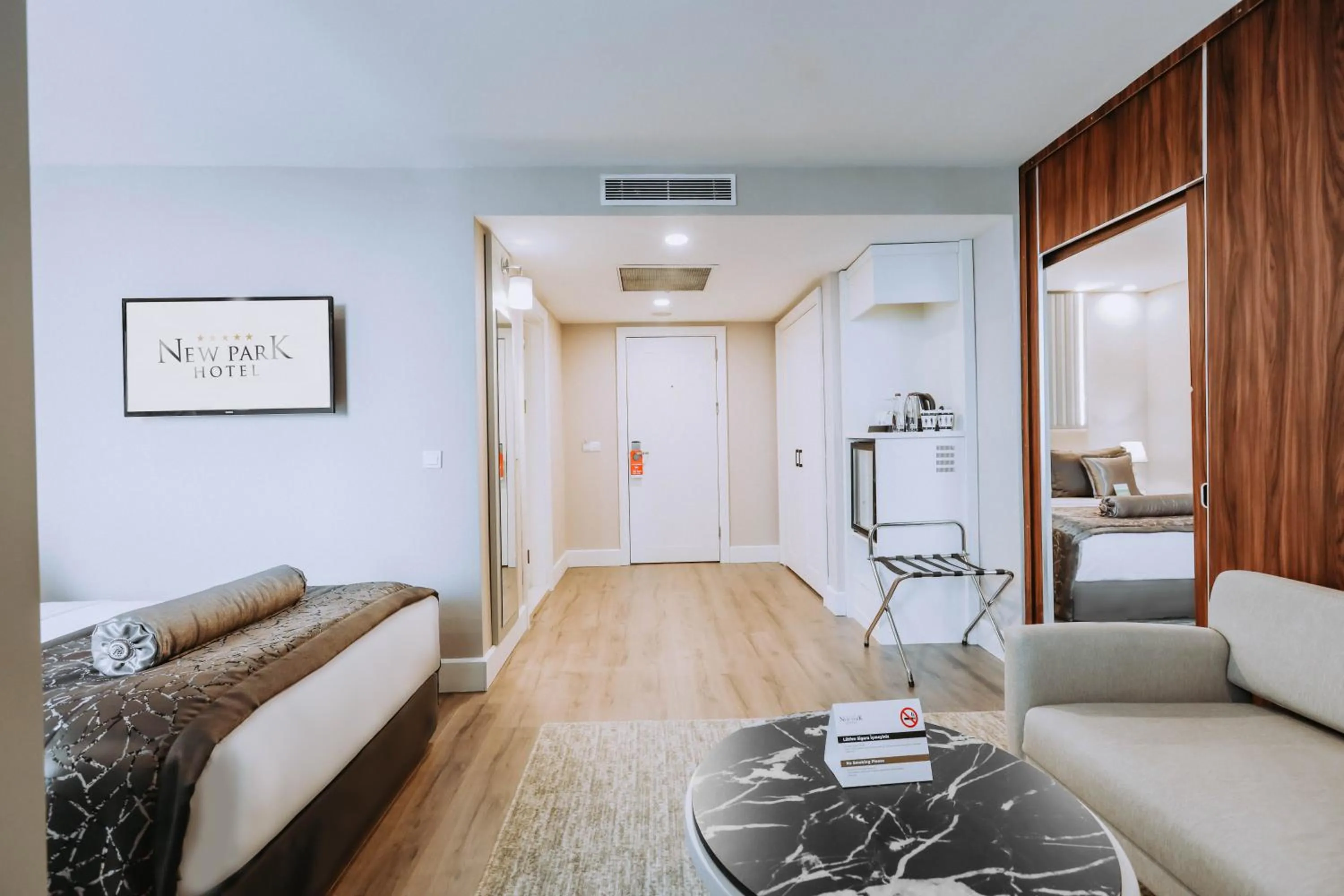 Living room in New Park Hotel