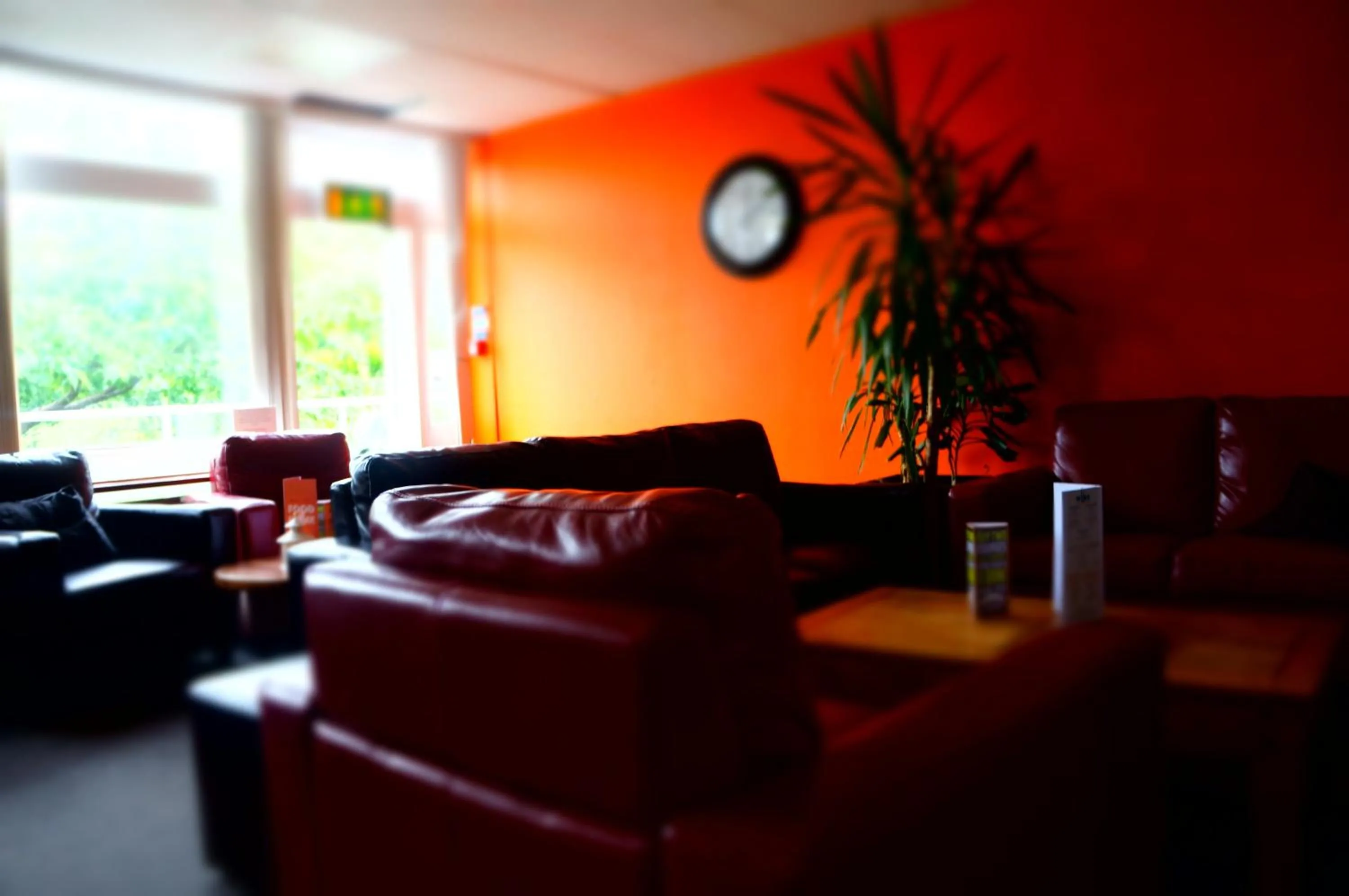 Communal lounge/ TV room in YHA Conwy