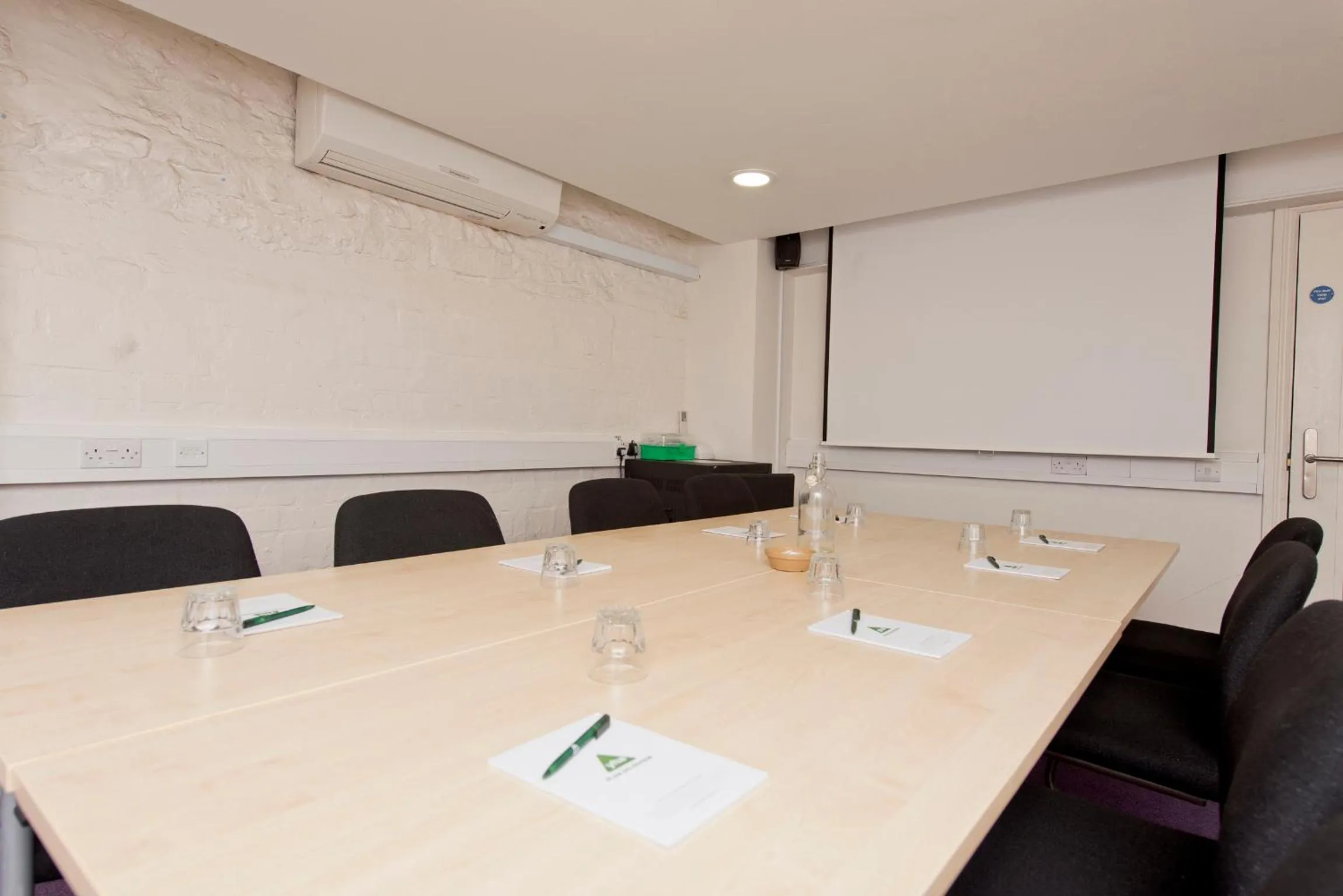 Meeting/conference room in YHA Bristol