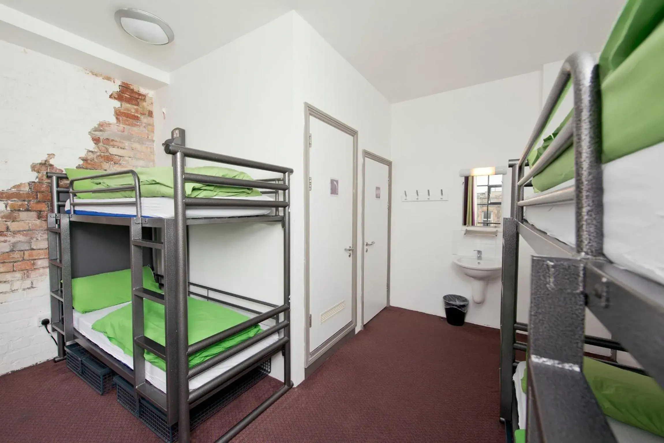 Quadruple Room with Shared Bathroom in YHA Bristol Quadruple Room with Shared Bathroom in YHA Bristol