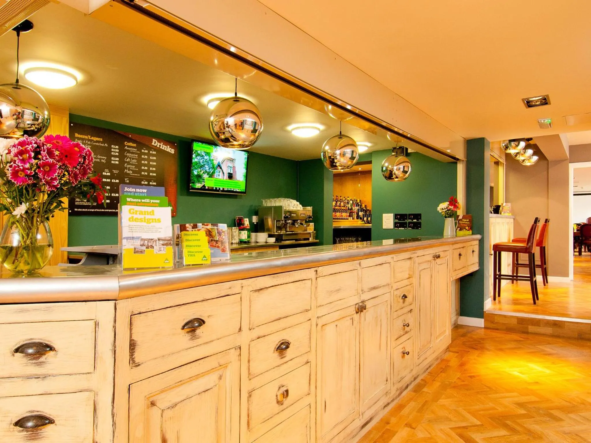 Lounge or bar in YHA Stratford-Upon-Avon