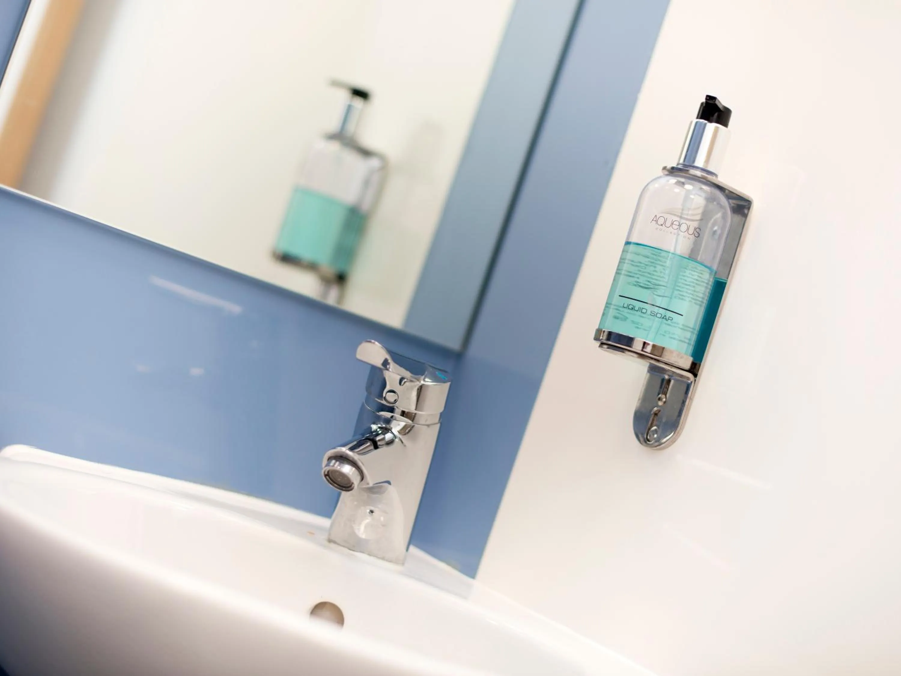 Bathroom in YHA Cambridge