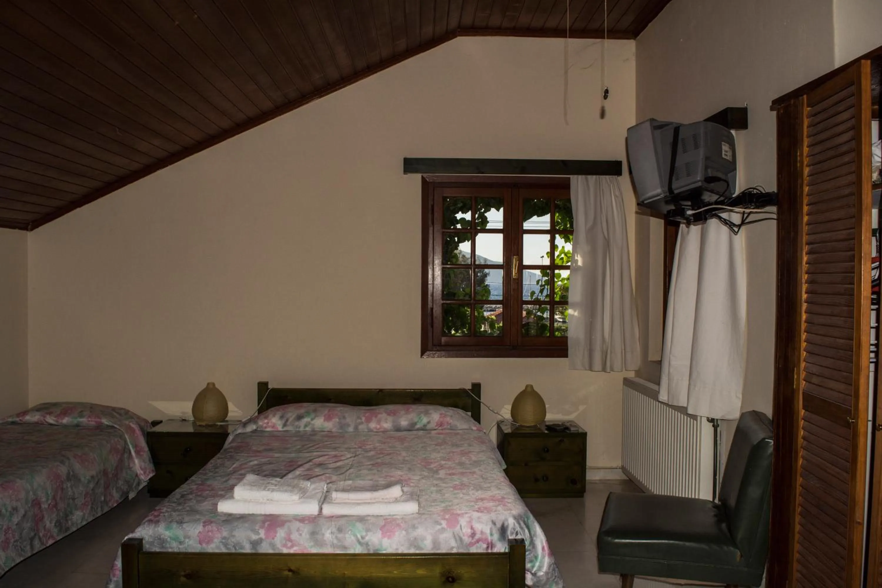 Bed in Staggia Studios