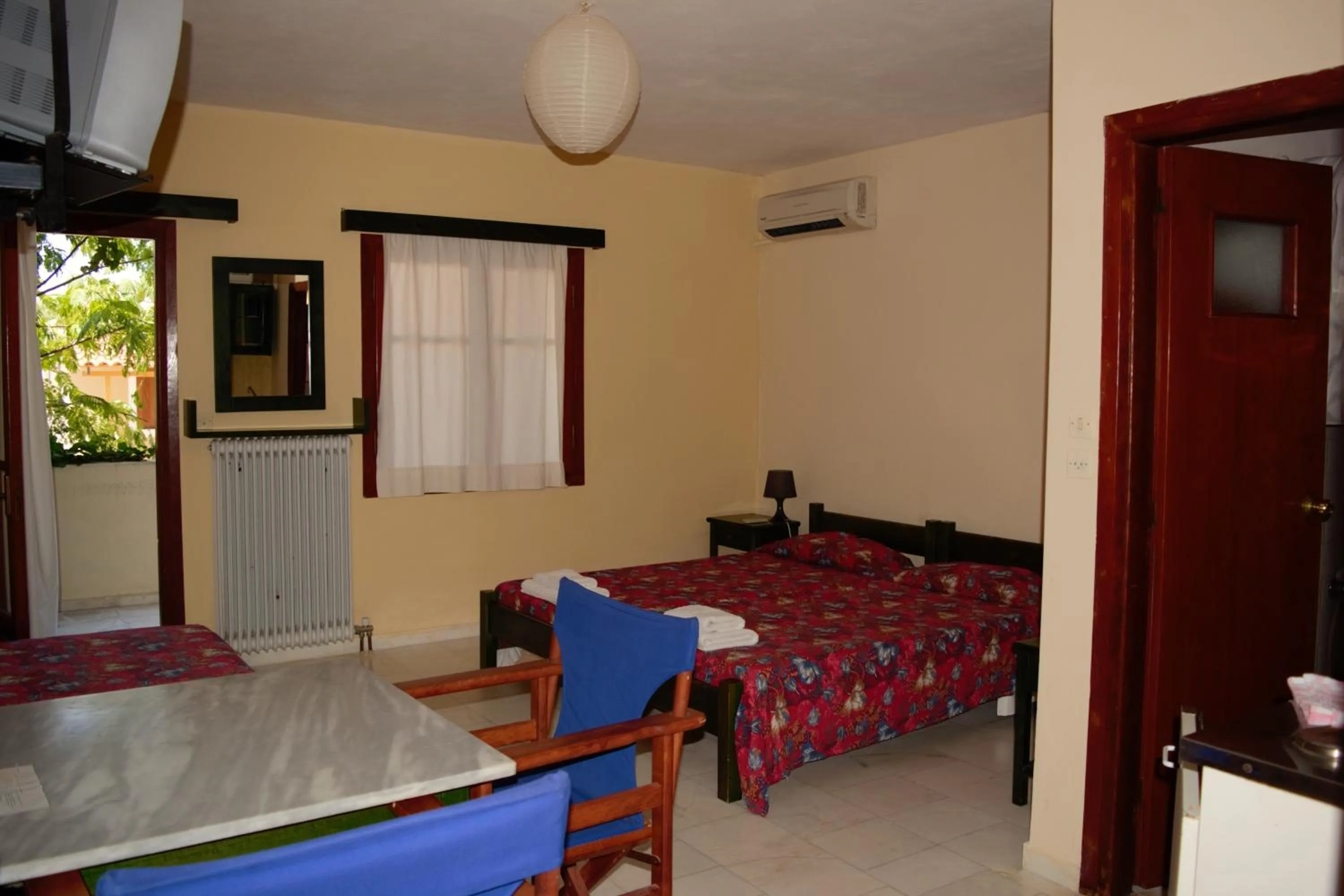 Bedroom in Staggia Studios