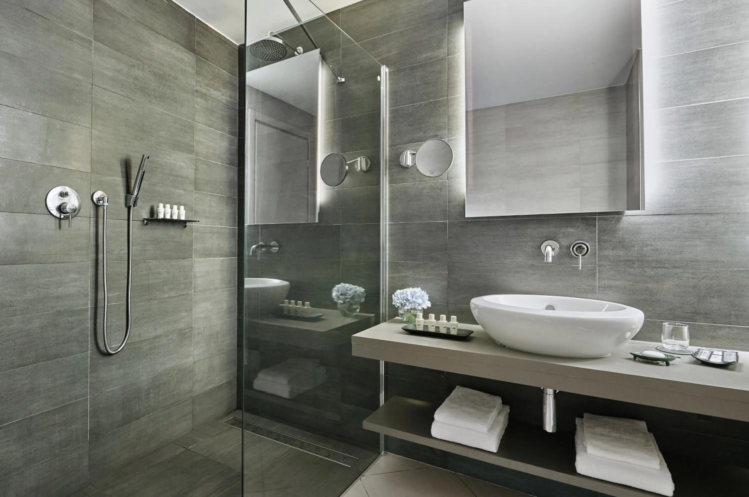 Bathroom in Capovaticano Resort Thalasso Spa