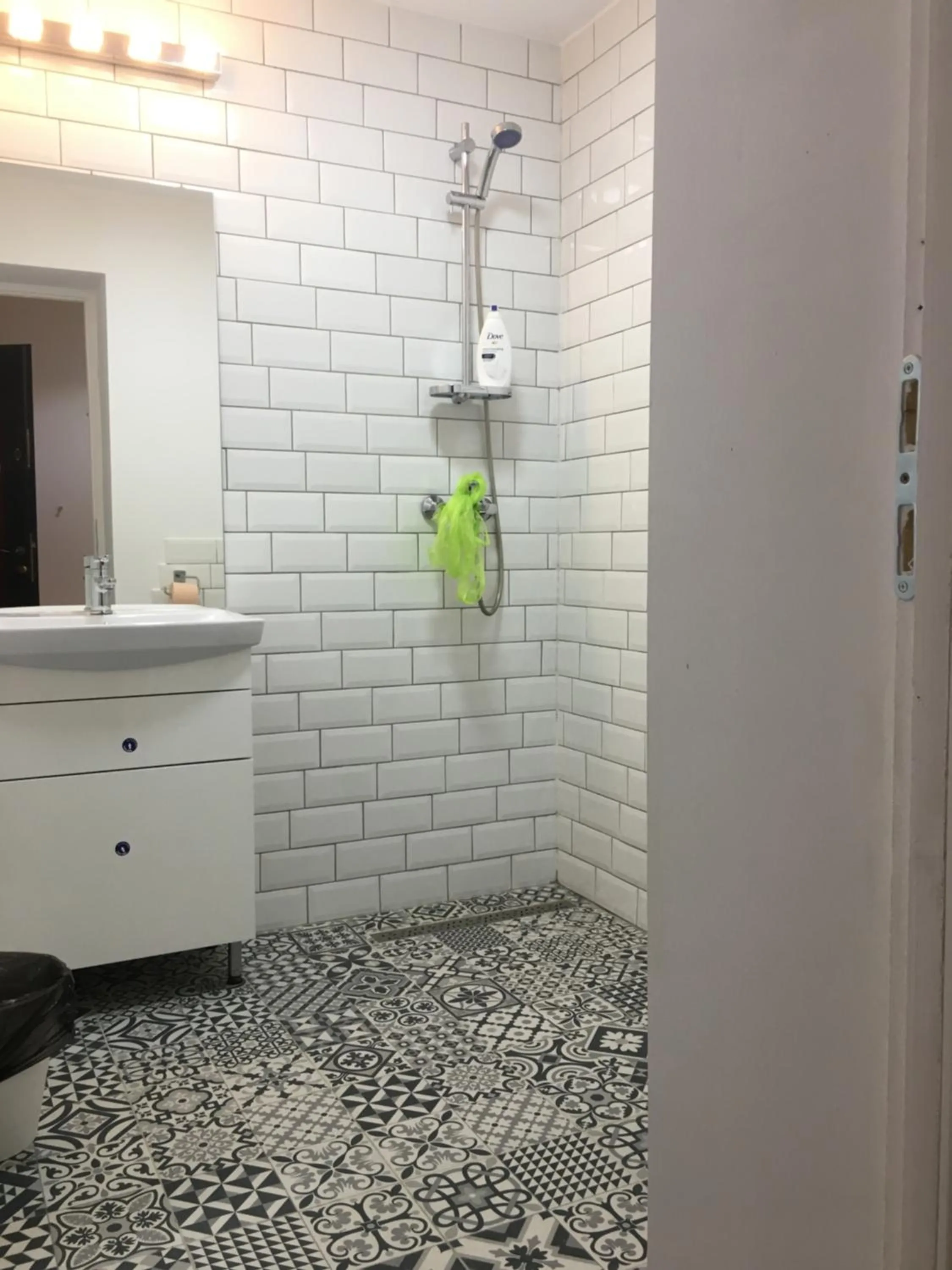 Bathroom in Green Apartment 4-26 Mircea Voda