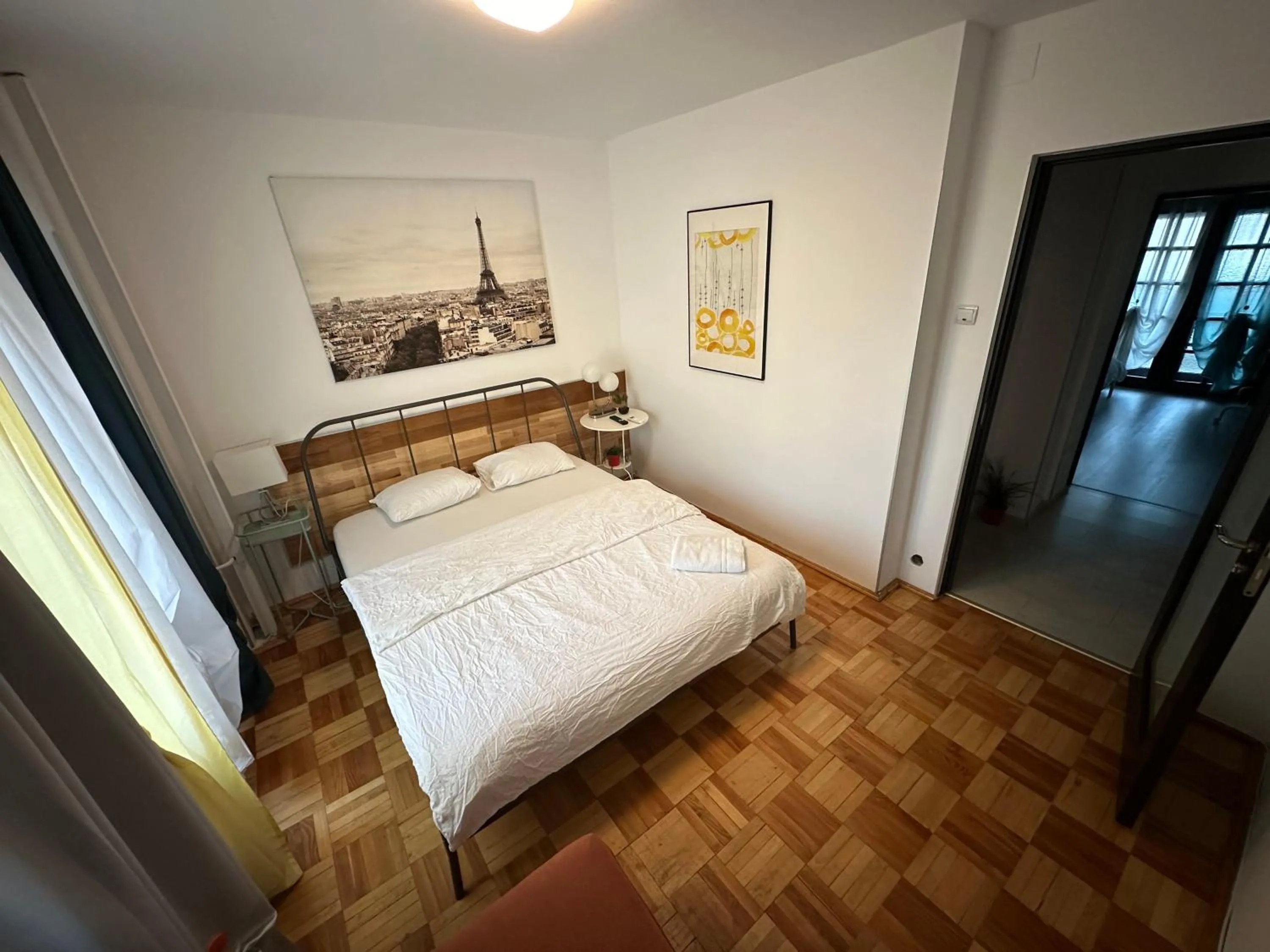 Bed in Green Apartment 4-26 Mircea Voda