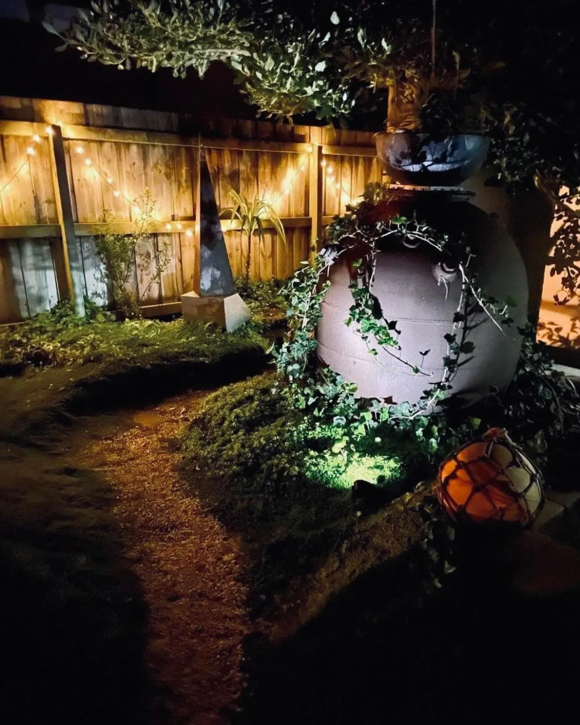 Garden view in Edge17 Waterfront Apartment, plus Cottage with Garden View - Port Fairy