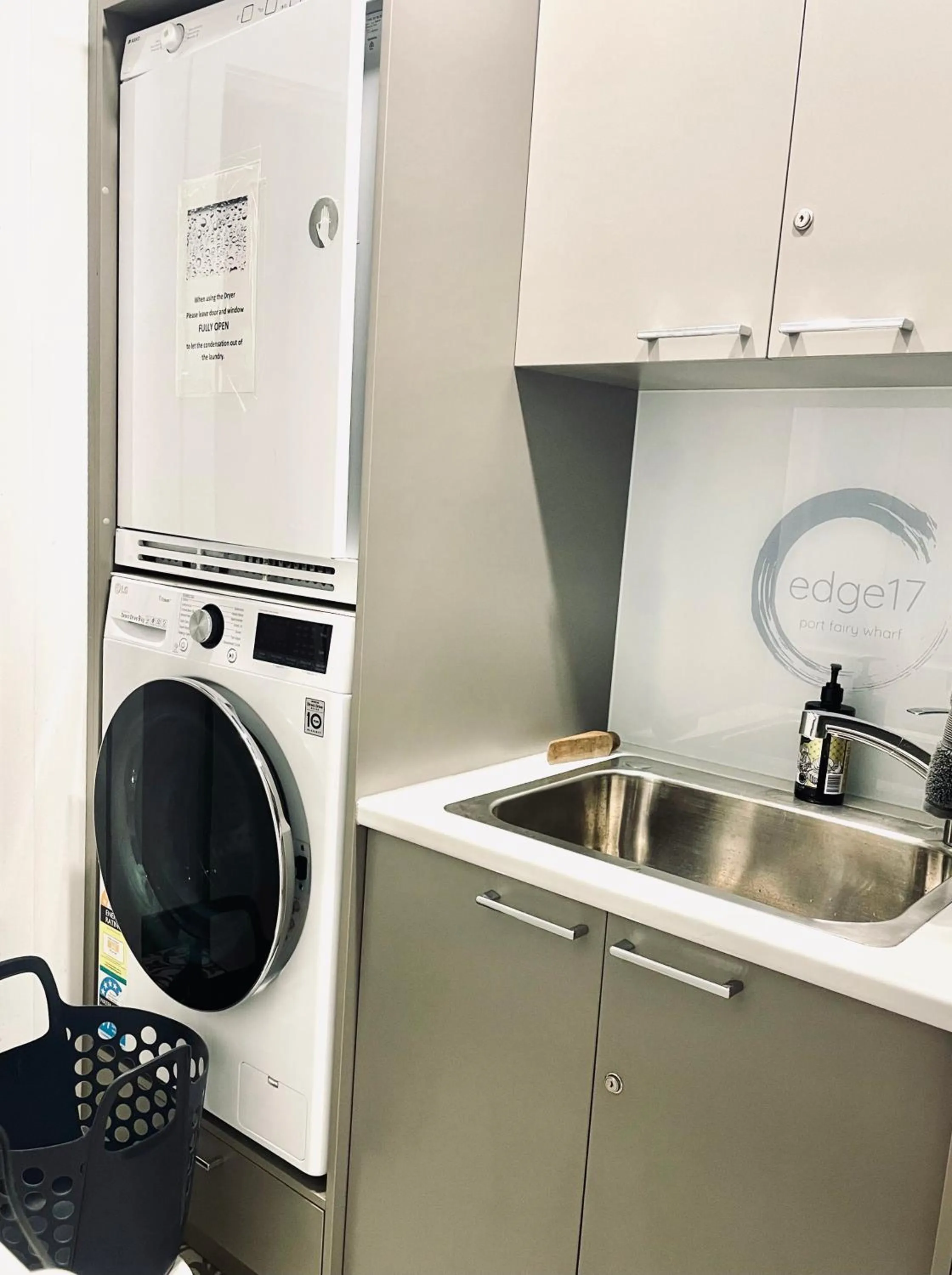 laundry in Edge17 Waterfront Apartment, plus Cottage with Garden View - Port Fairy