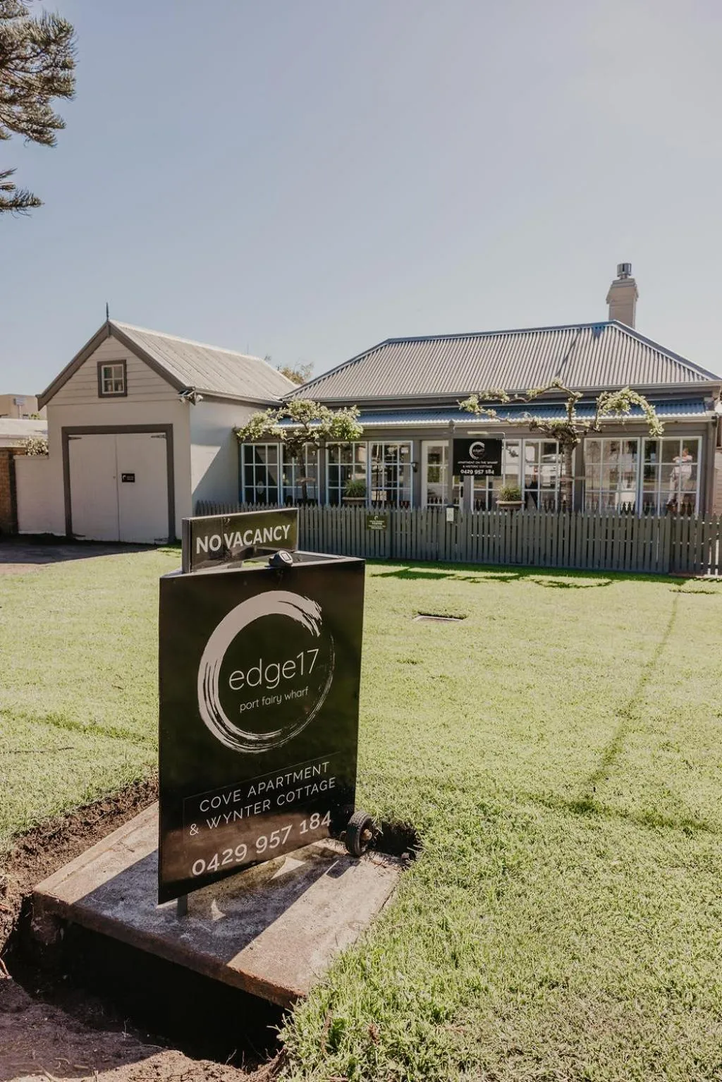 Edge17 Waterfront Apartment, plus Cottage with Garden View - Port Fairy