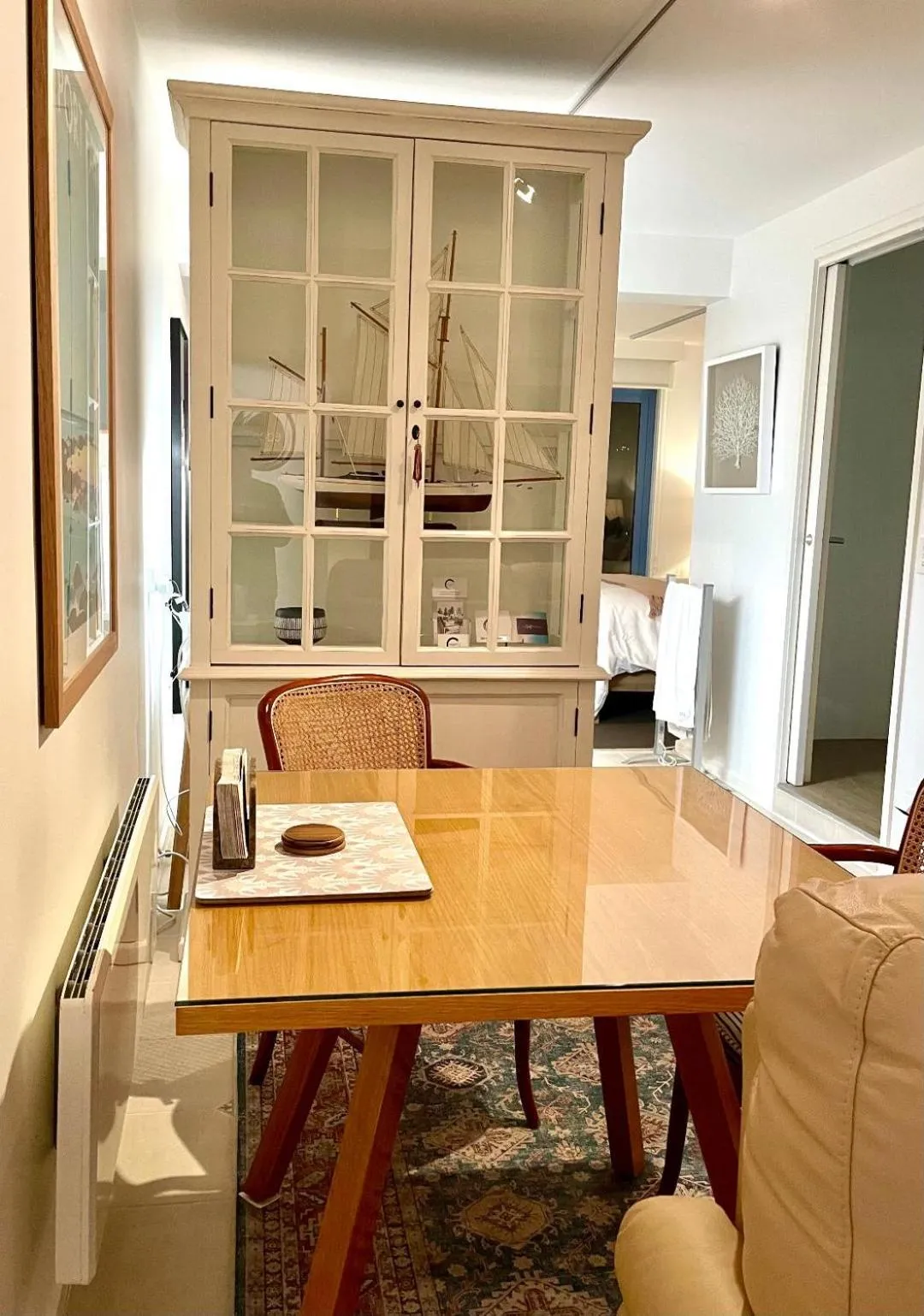 Dining area in Edge17 Waterfront Apartment, plus Cottage with Garden View - Port Fairy