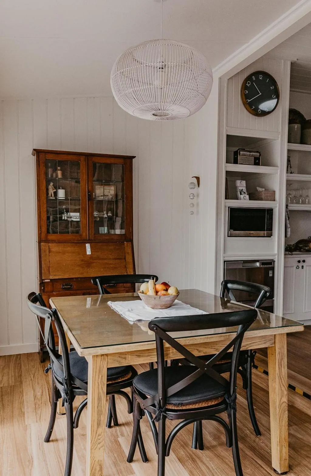 Dining area in Edge17 Waterfront Apartment, plus Cottage with Garden View - Port Fairy