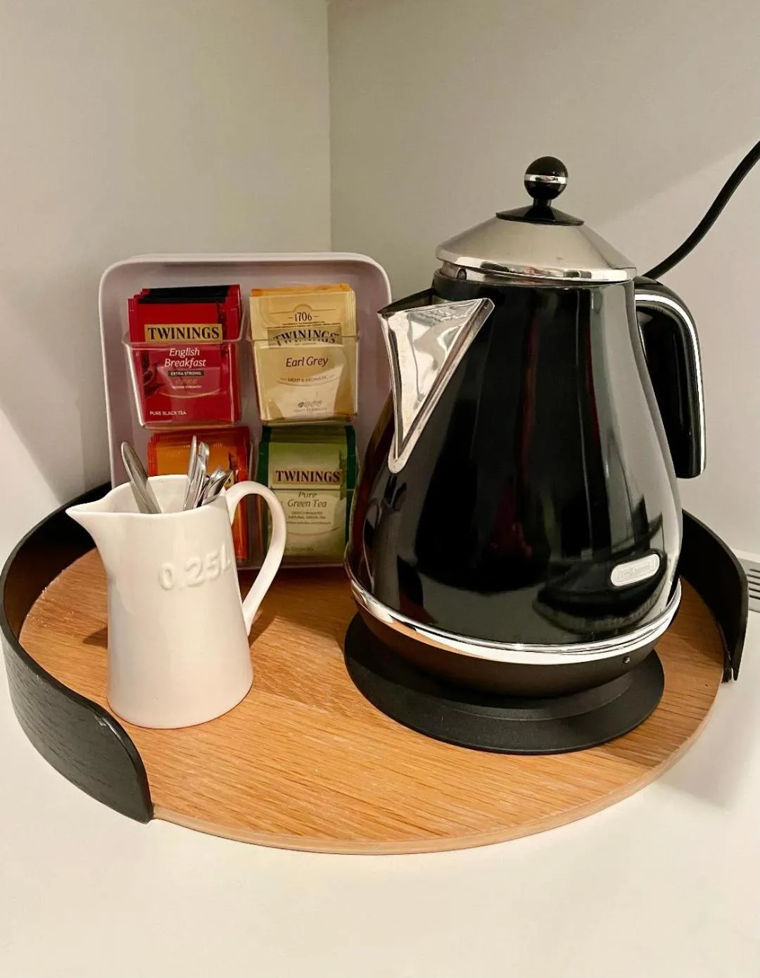 Coffee/tea facilities in Edge17 Waterfront Apartment, plus Cottage with Garden View - Port Fairy