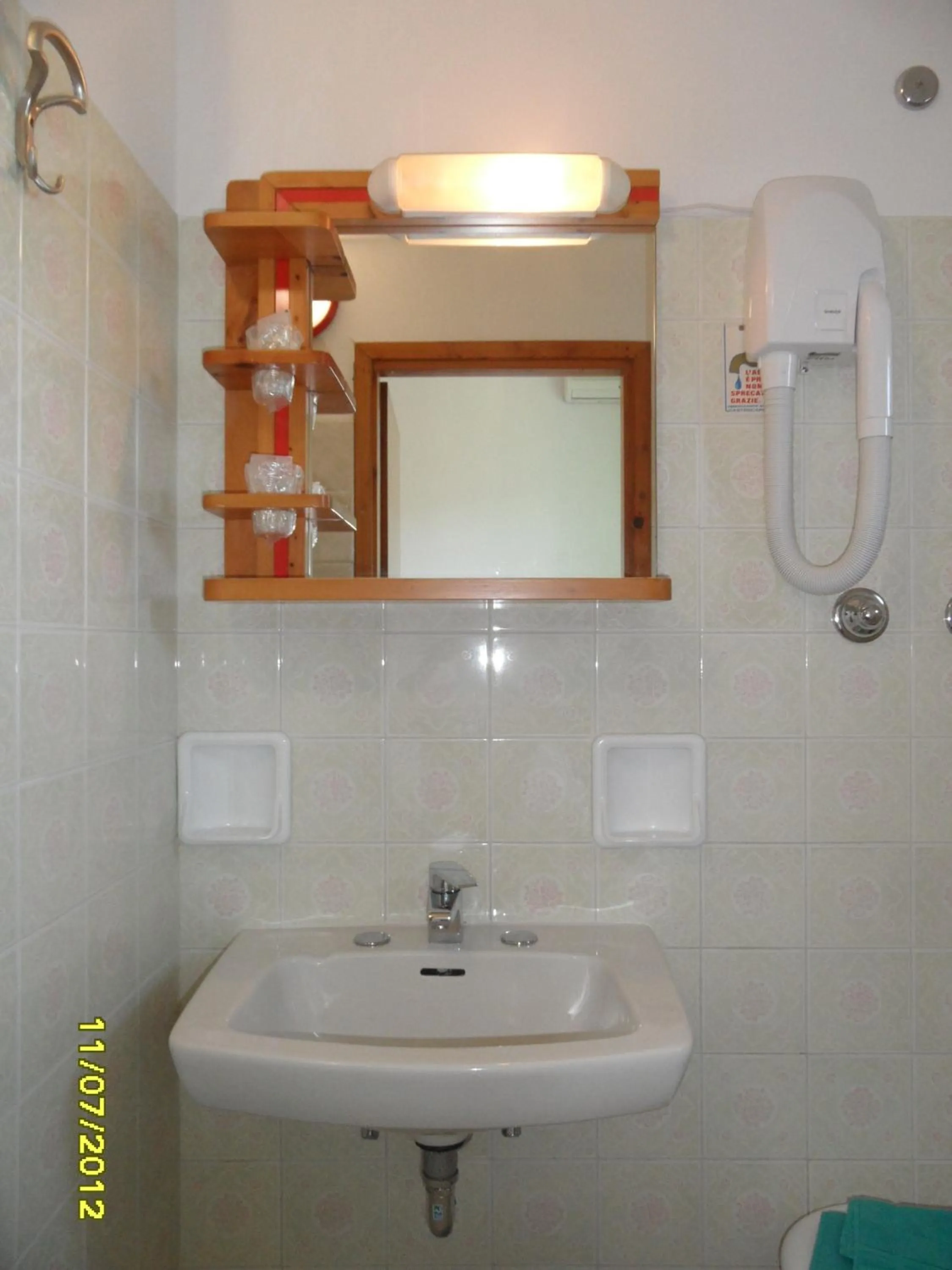 Bathroom in Hotel Prati