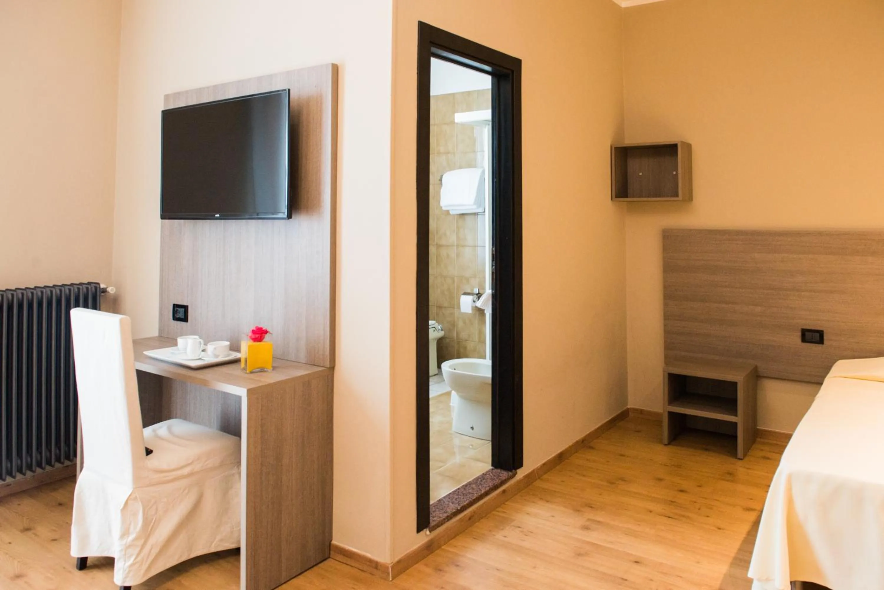 Decorative detail, Bed in Albergo Grappolo D'oro