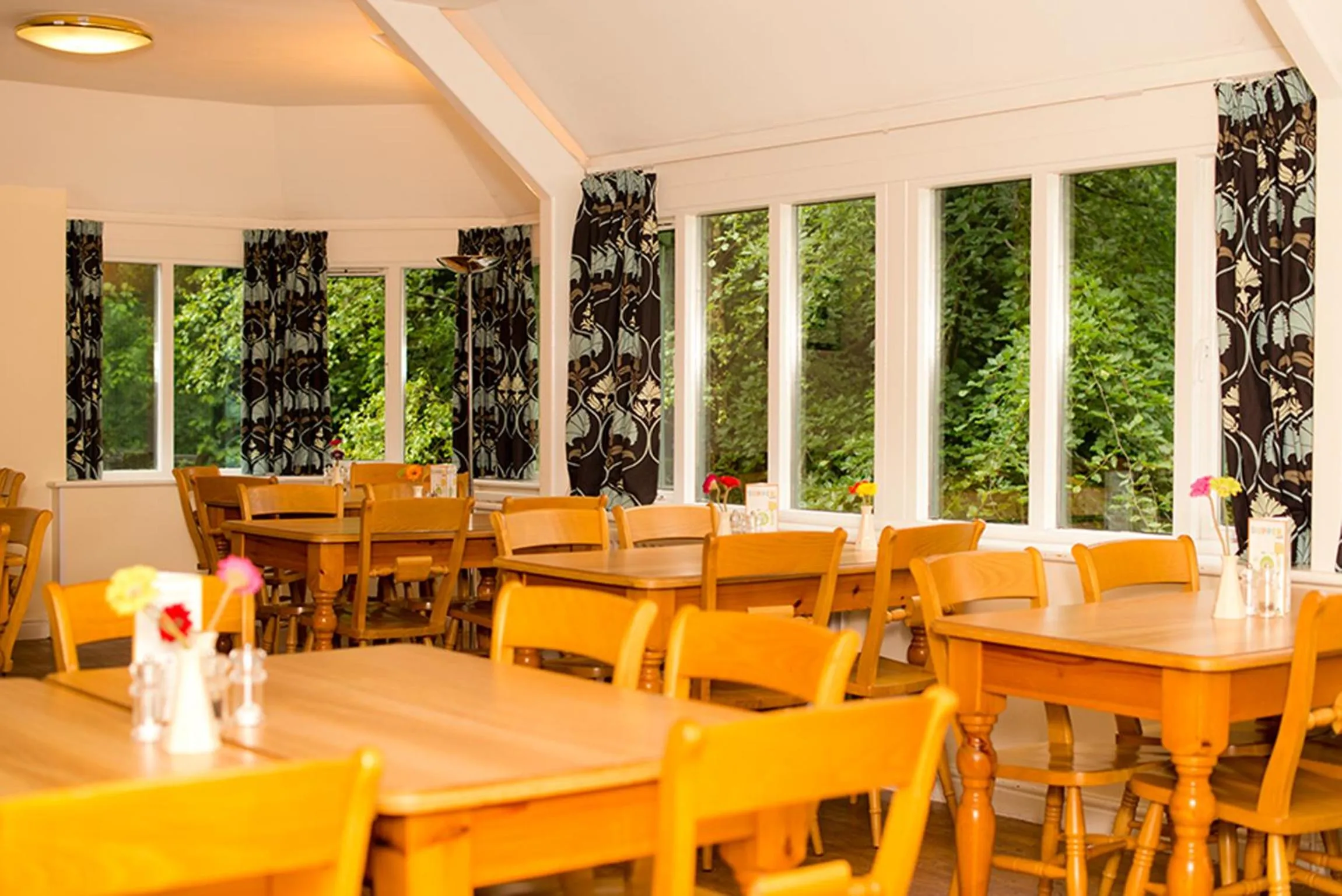 Dining area in YHA Grasmere Butharlyp Howe