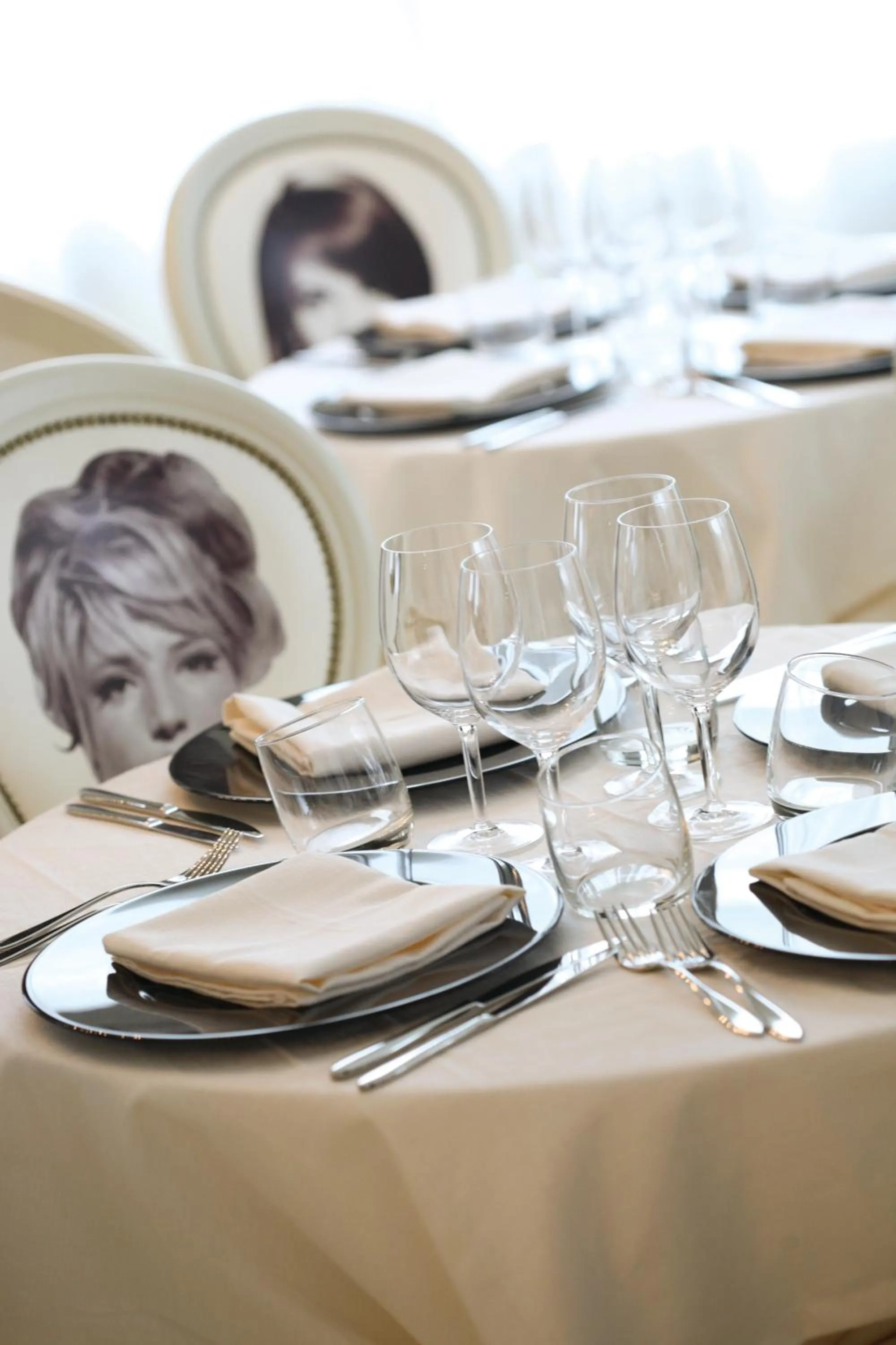 Restaurant/places to eat in Hotel Le Cinéma