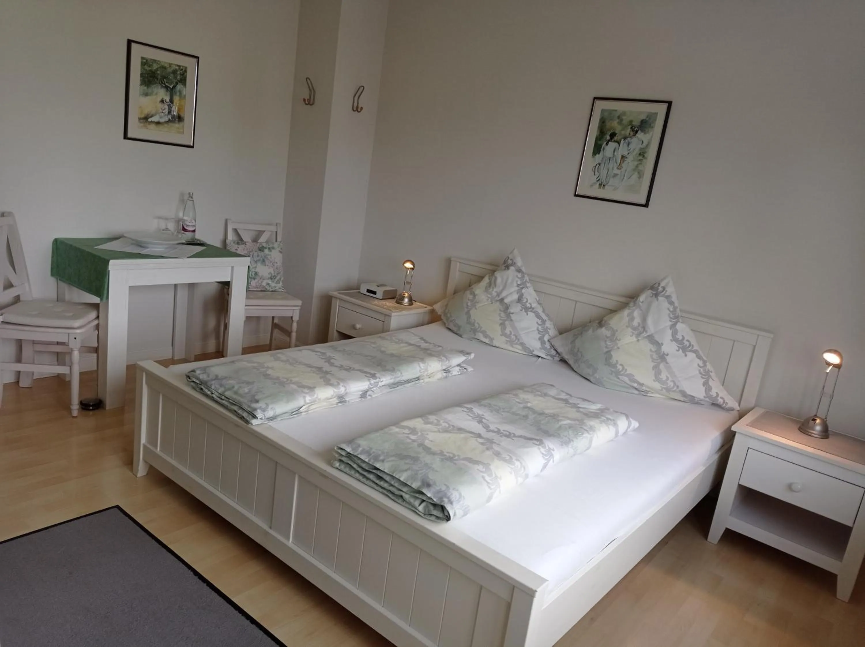 Bed in Pension Kölzer