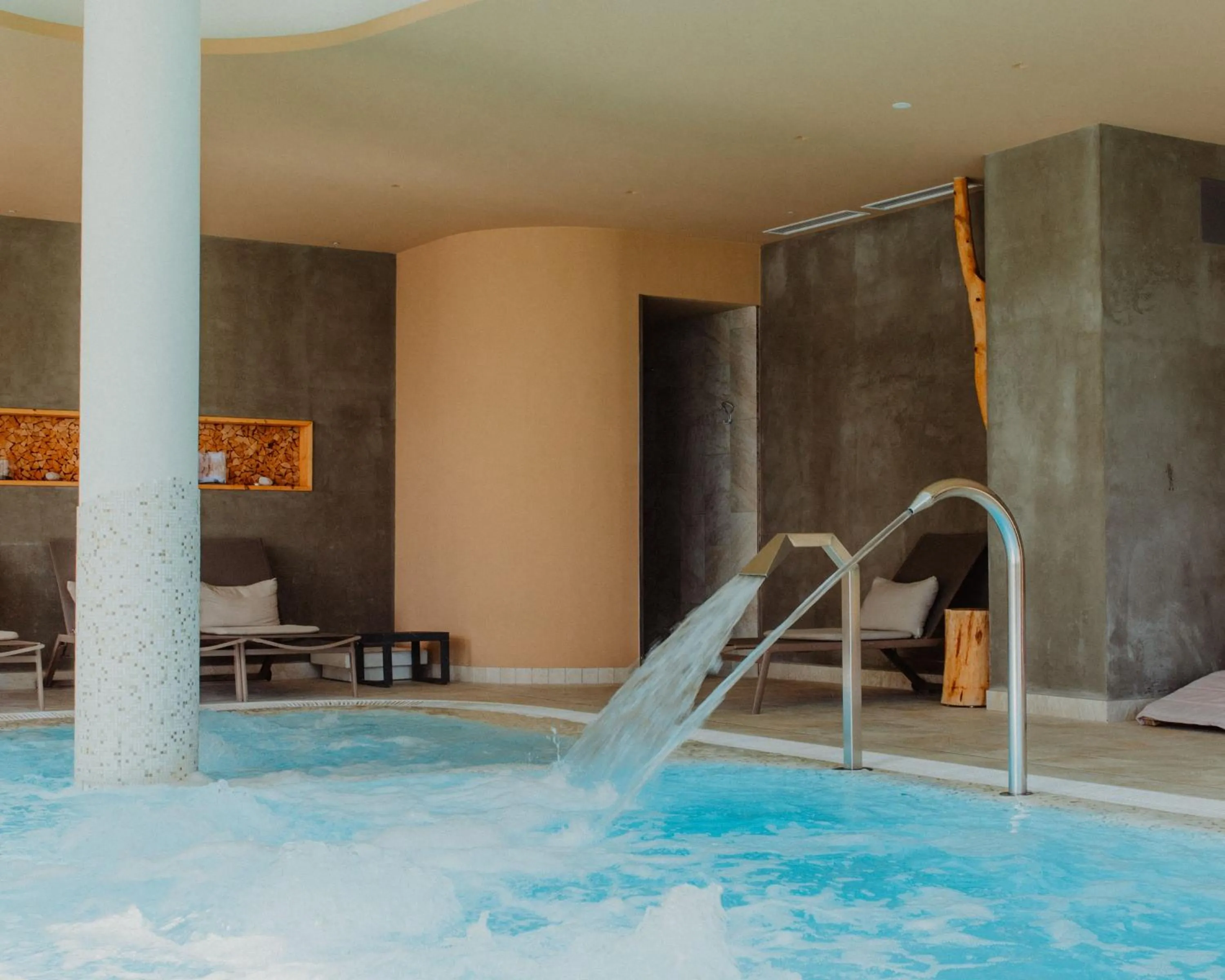 Pool view in Garden Relais
